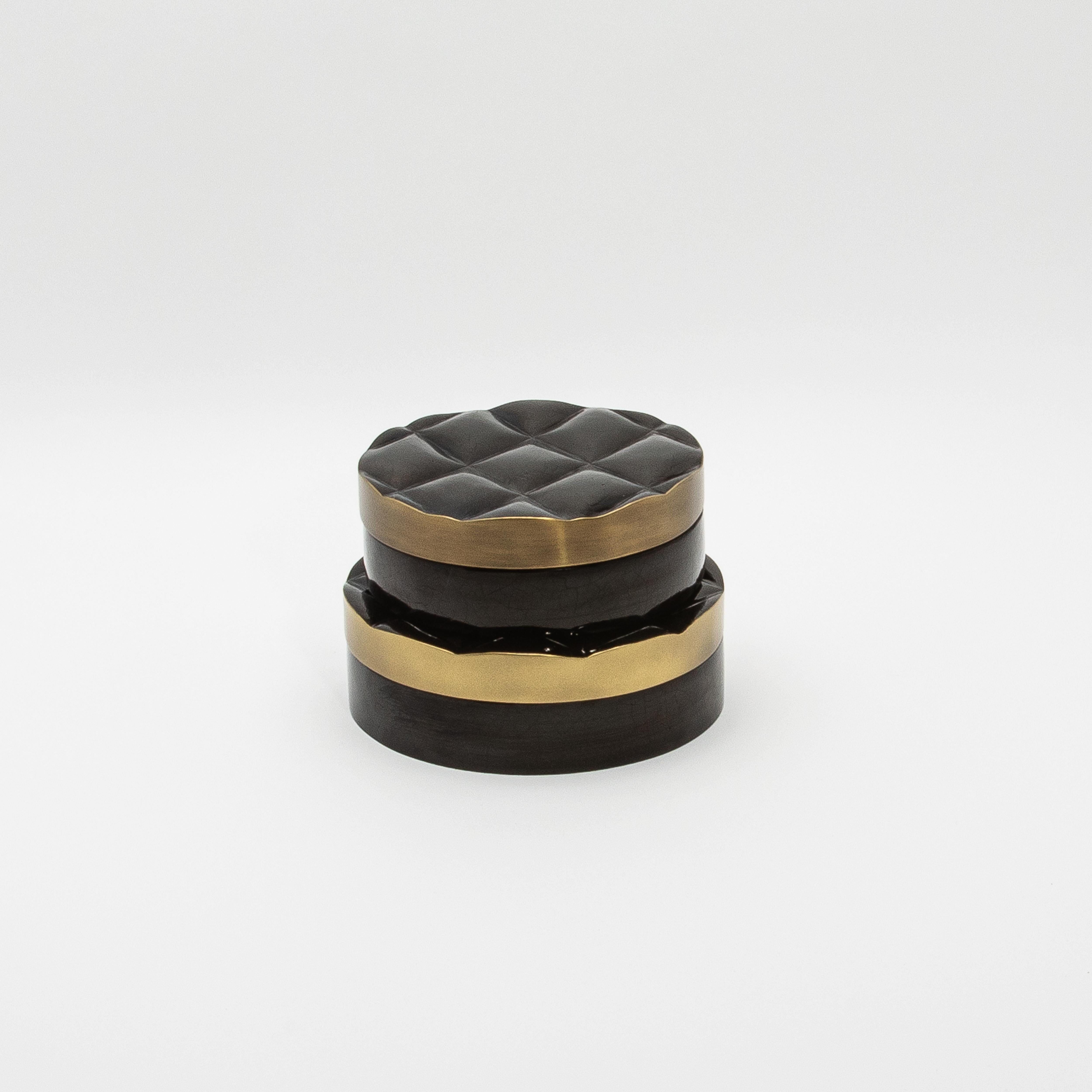 Art Deco Set of 2 Quilted Boxes in Black Shell with Bronze Patina Brass by Kifu Paris For Sale
