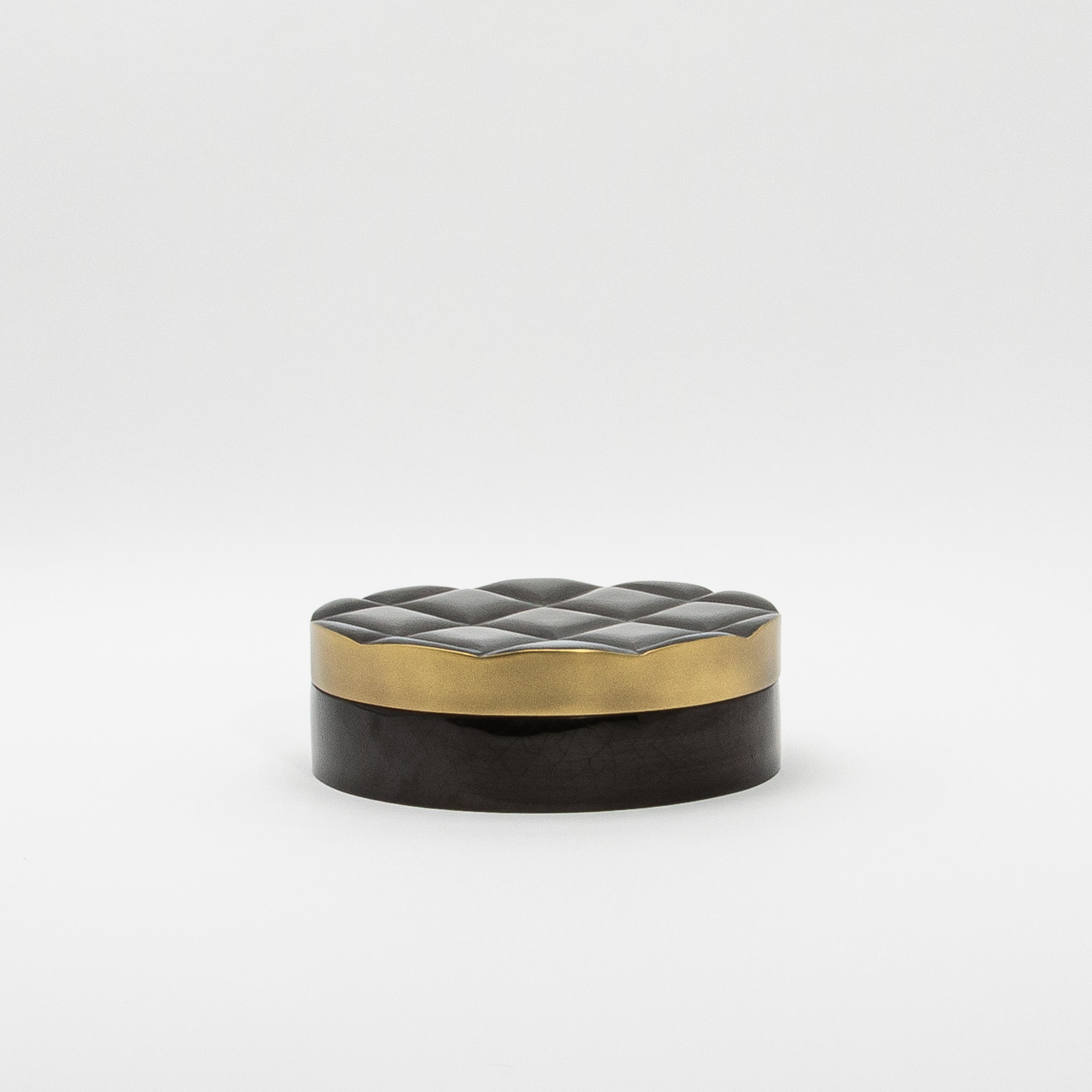 Philippine Set of 2 Quilted Boxes in Black Shell with Bronze Patina Brass by Kifu Paris For Sale