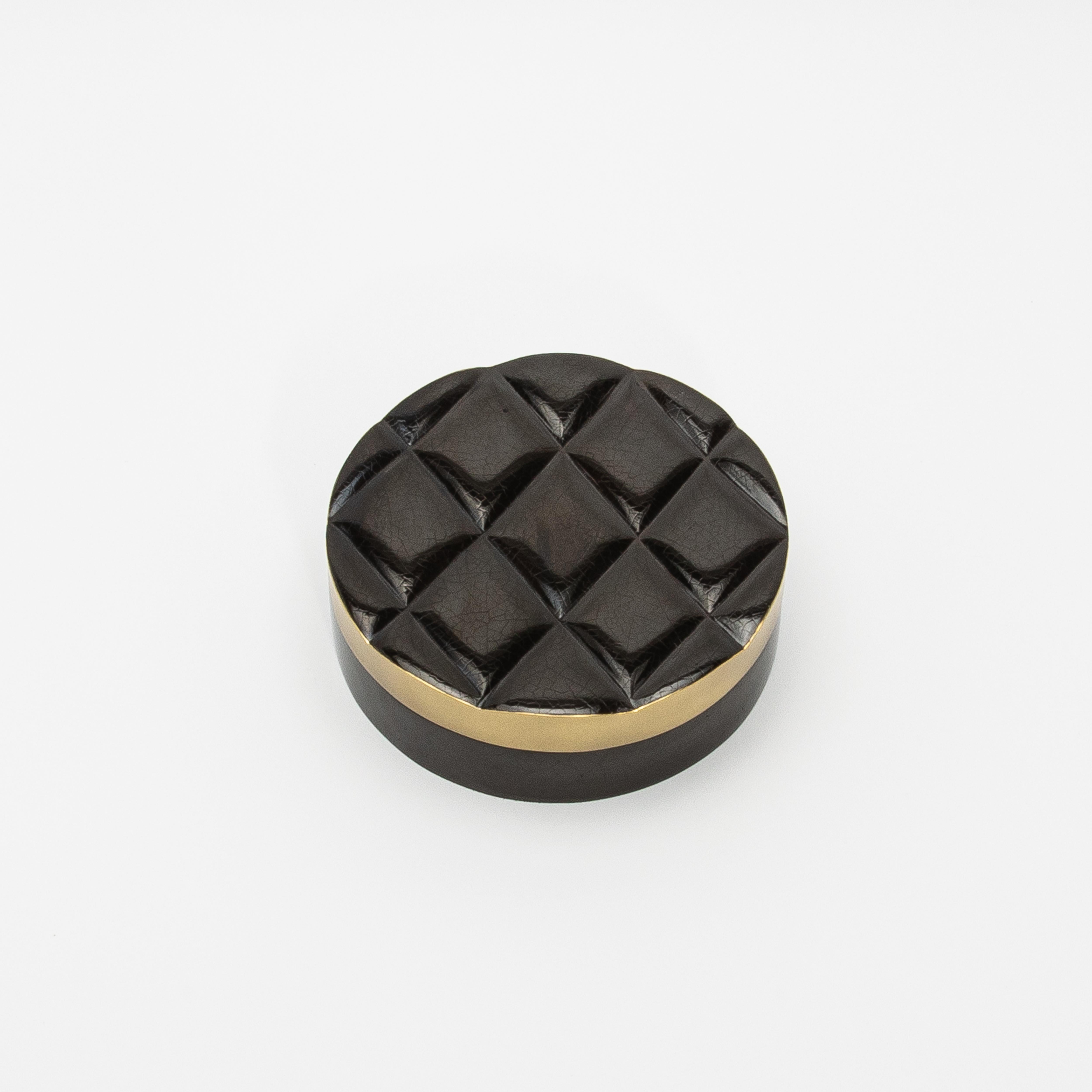 Hand-Crafted Set of 2 Quilted Boxes in Black Shell with Bronze Patina Brass by Kifu Paris For Sale
