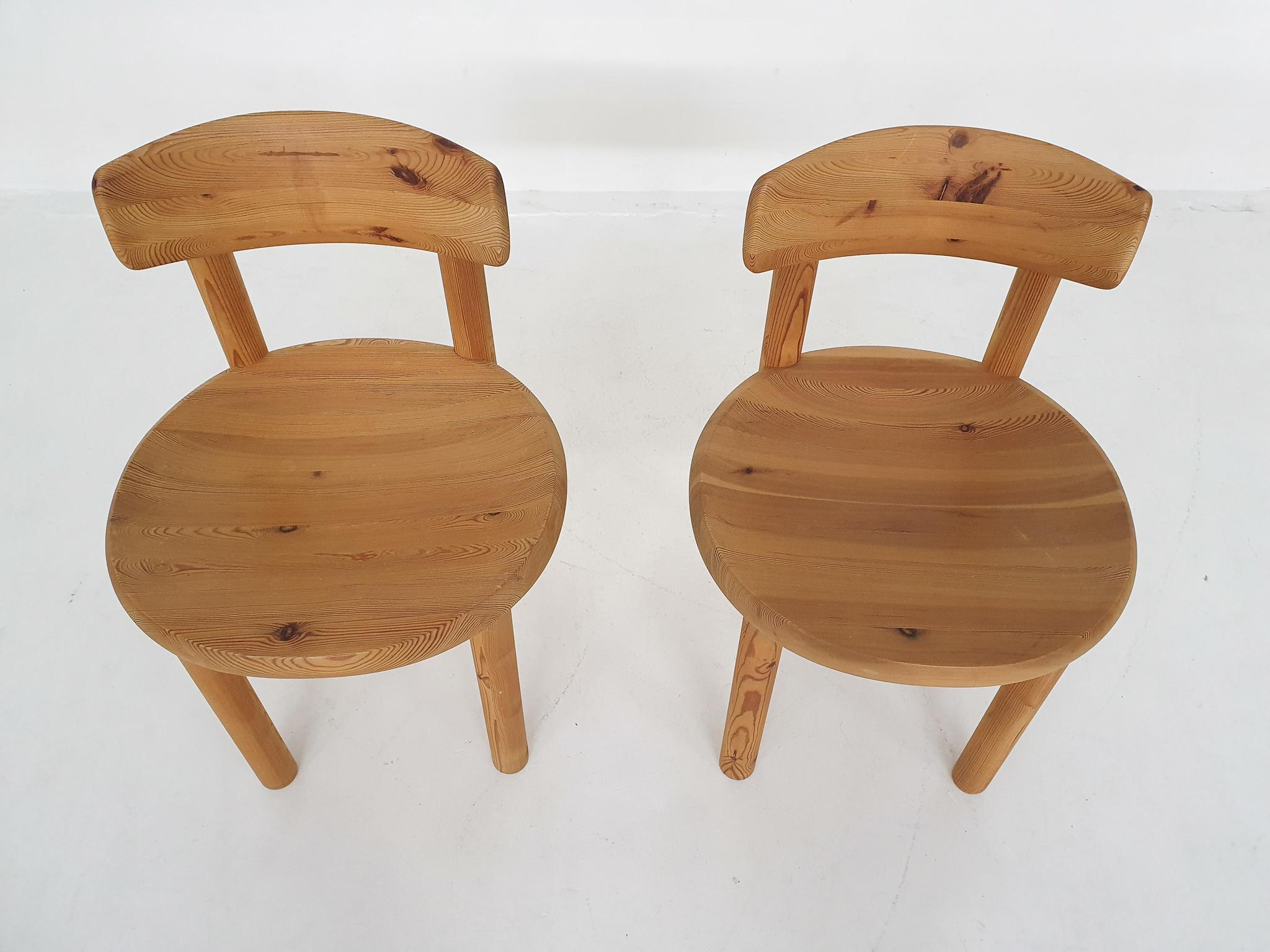 Set of 2 Rainer Daumiller for Hirtshals Savvaerk Pinewood Dining Chairs, Denmark In Good Condition In Amsterdam, NL