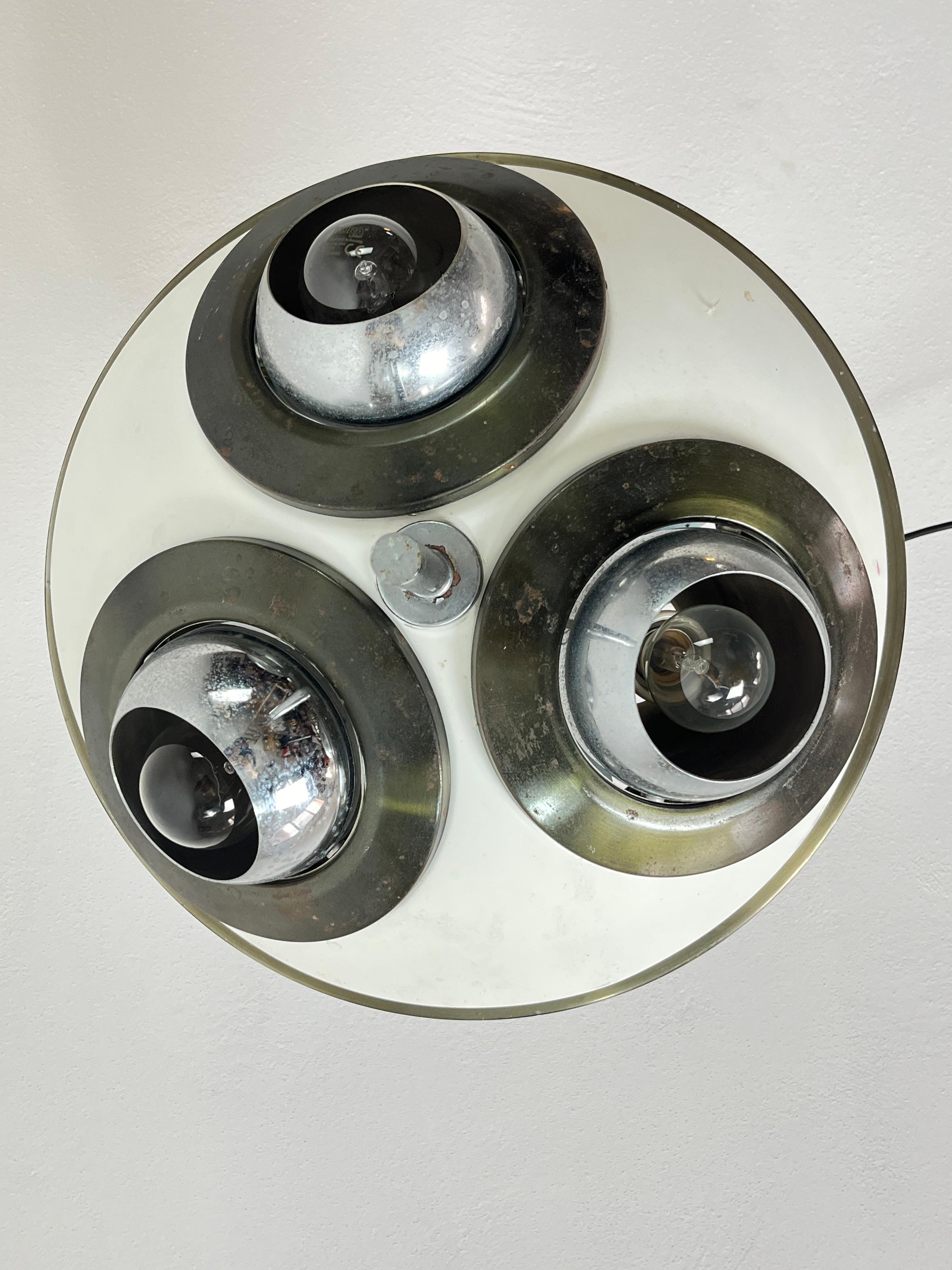 Set di 2 rare plafoniere di Angelo Lelli per Arredoluce 1950
I portalampada a 3 luci possono ruotare nella direzione della luce desiderata. Buone condizioni, piccoli segni di invecchiamento. Lampade E27.

Garantiamo un imballaggio adeguato e