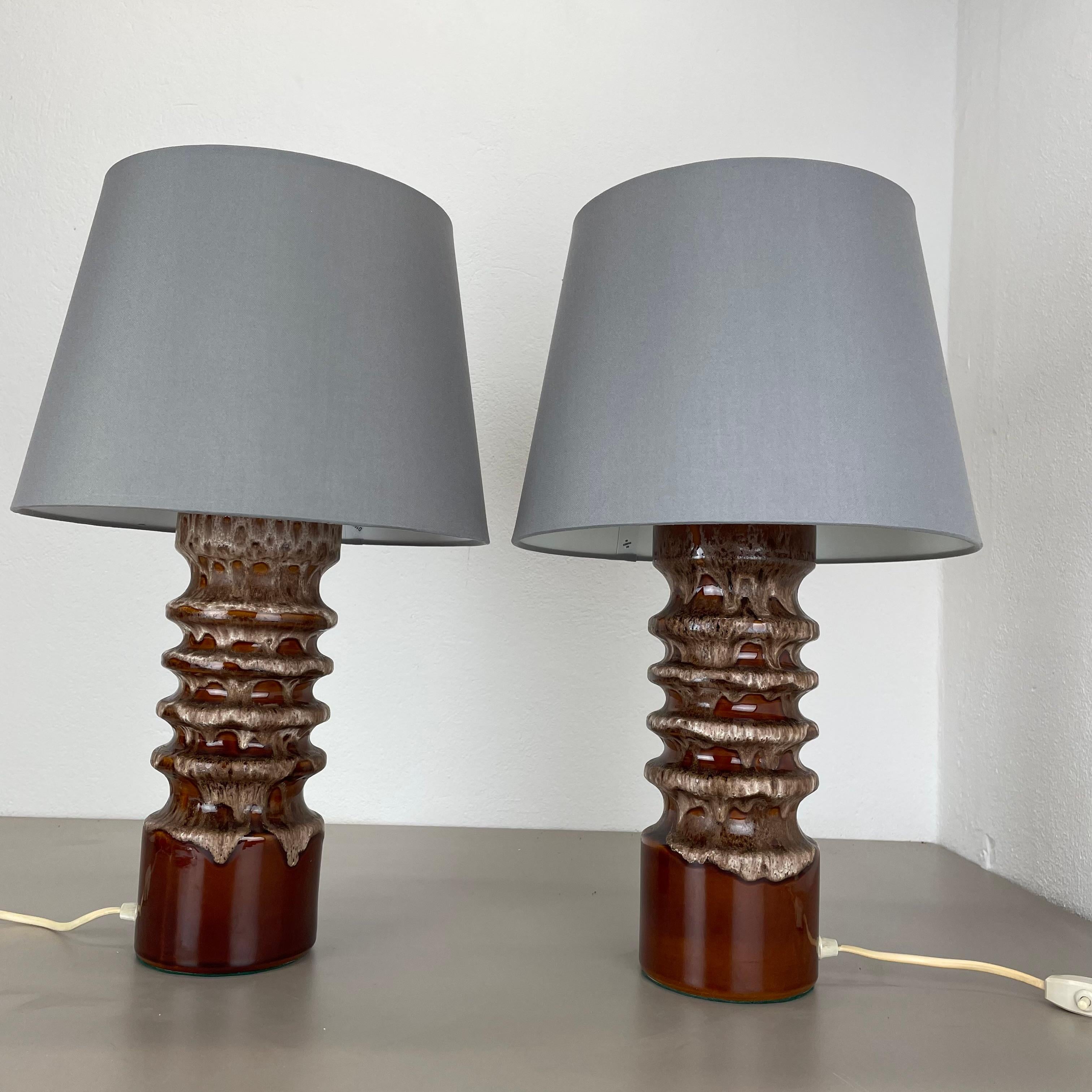 Article:

Pottery ceramic table light base  set of 2


Producer:

Hustadt Lights, Germany


Decade:

1970s





Original vintage 1970s pottery ceramic table light bases made in Germany. High quality German production with a nice abstract fat lava