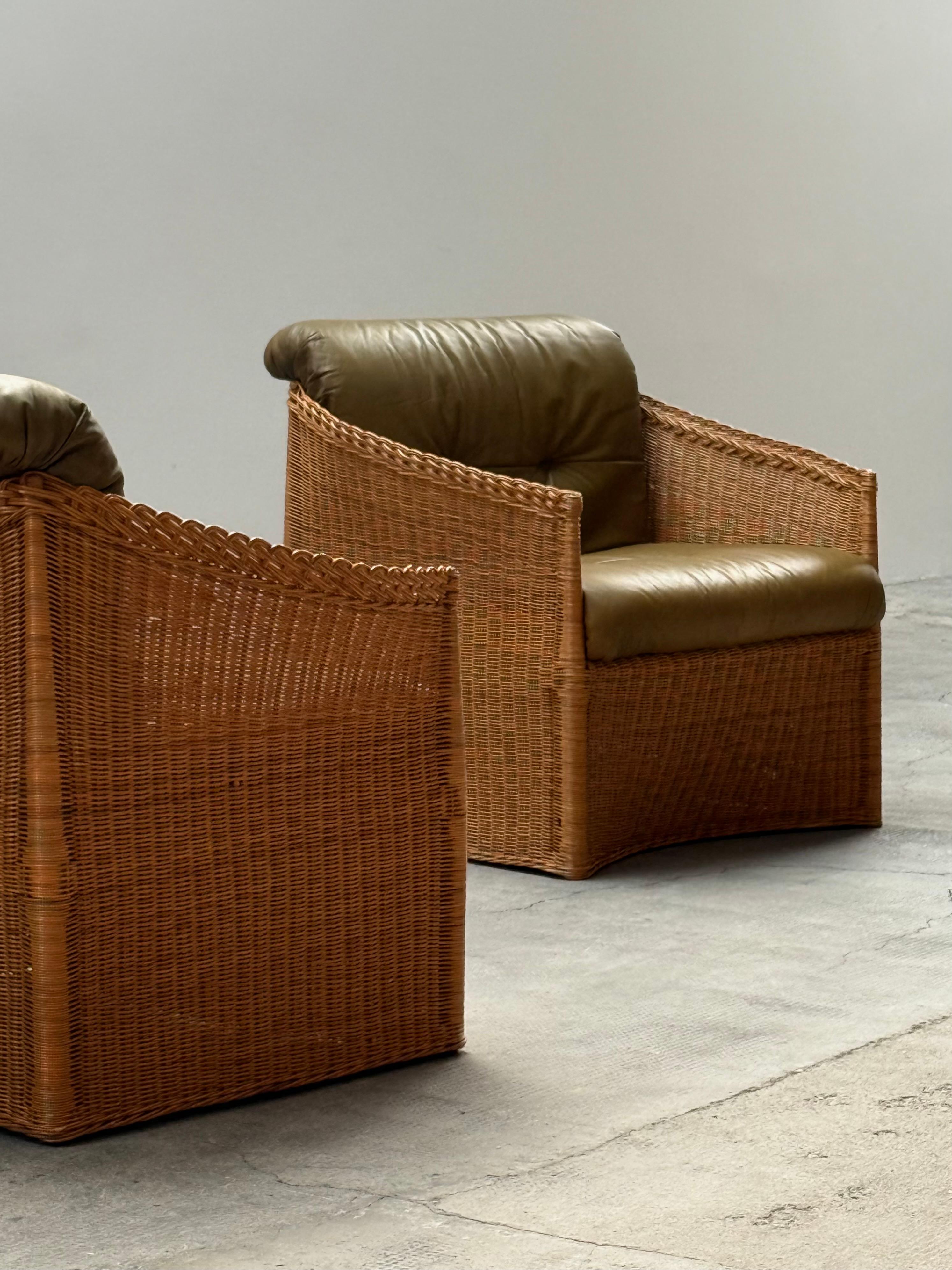 SET VON 2 RATTAN-SESSELN MIT GRÜNEN LEINDERN, FRANKREICH 1960er Jahre (Französisch) im Angebot