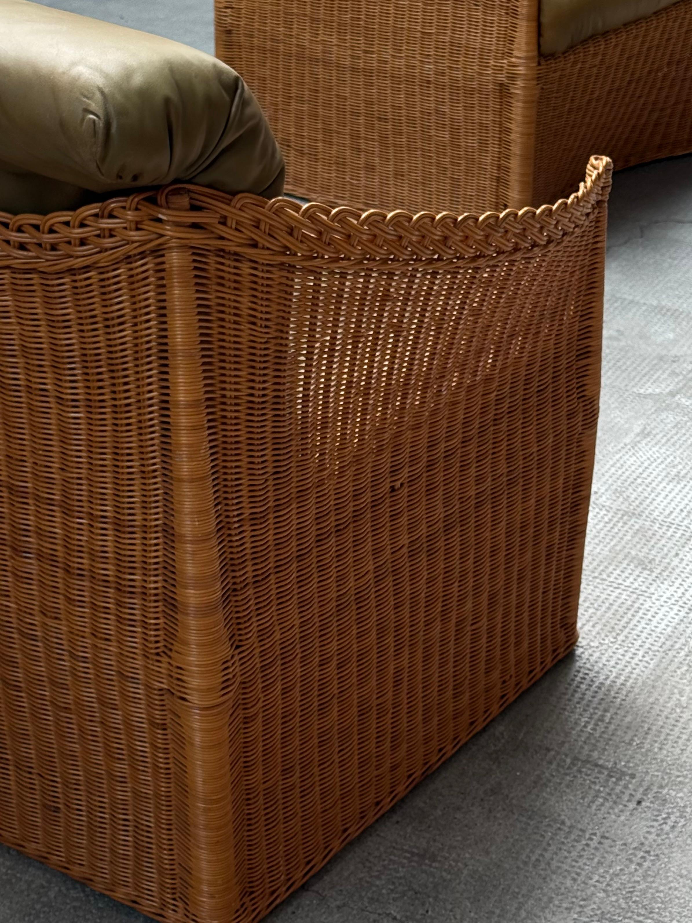 SET VON 2 RATTAN-SESSELN MIT GRÜNEN LEINDERN, FRANKREICH 1960er Jahre (Mitte des 20. Jahrhunderts) im Angebot