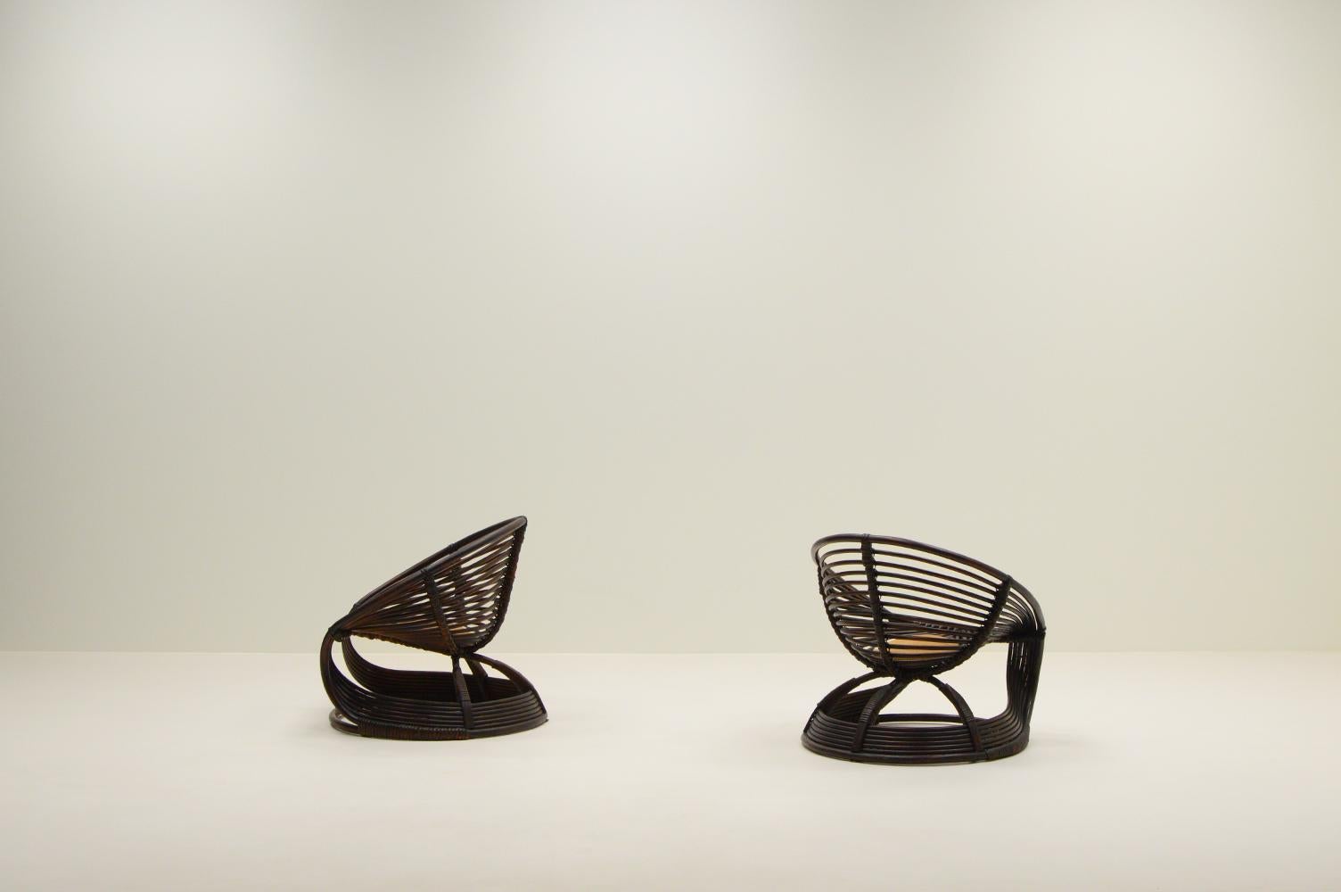 Bohème Ensemble de 2 chaises longues en rotin fabriquées à la main, Italie, années 1960. en vente