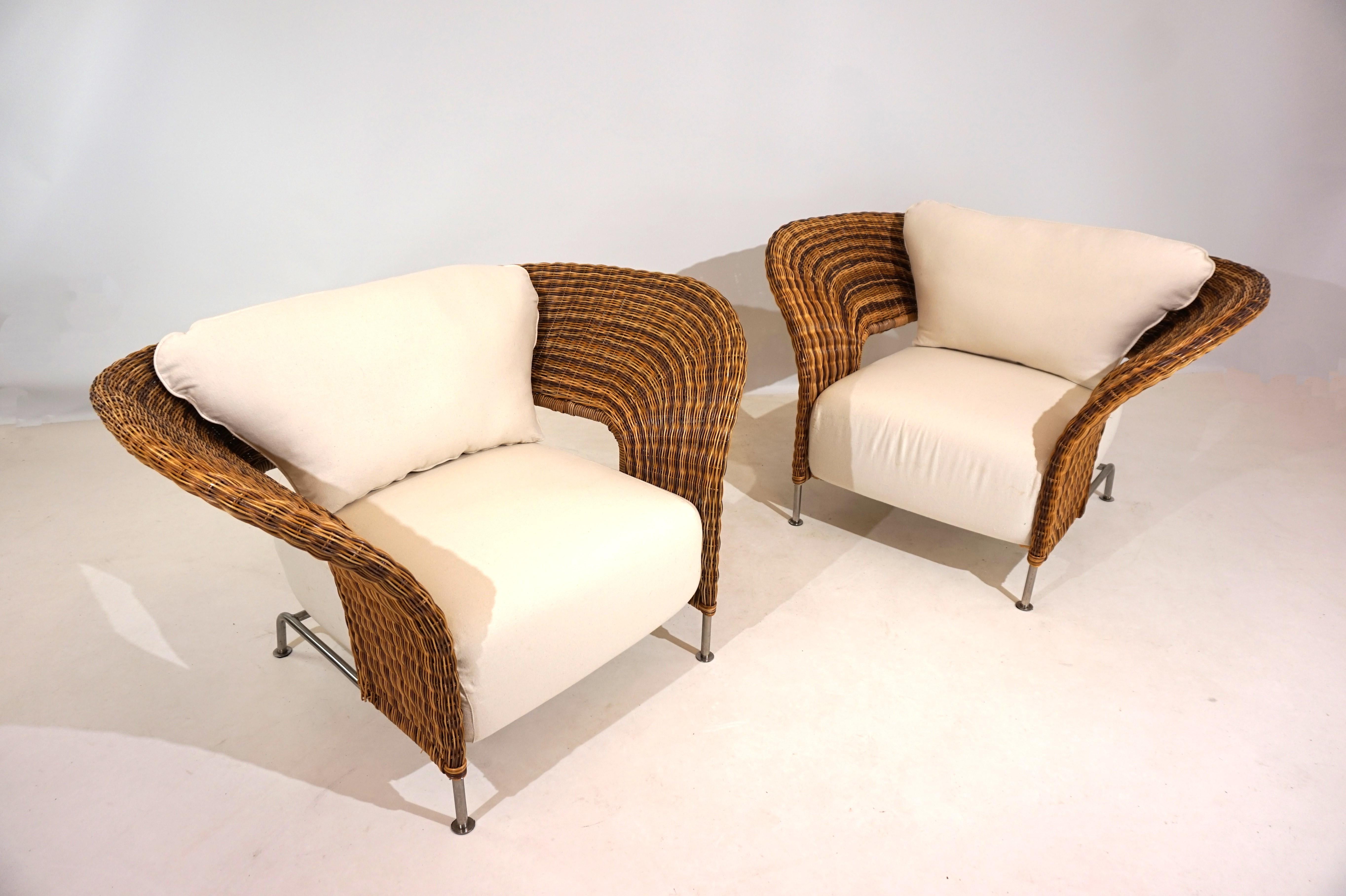 Set of 2 rattan wing chairs 9