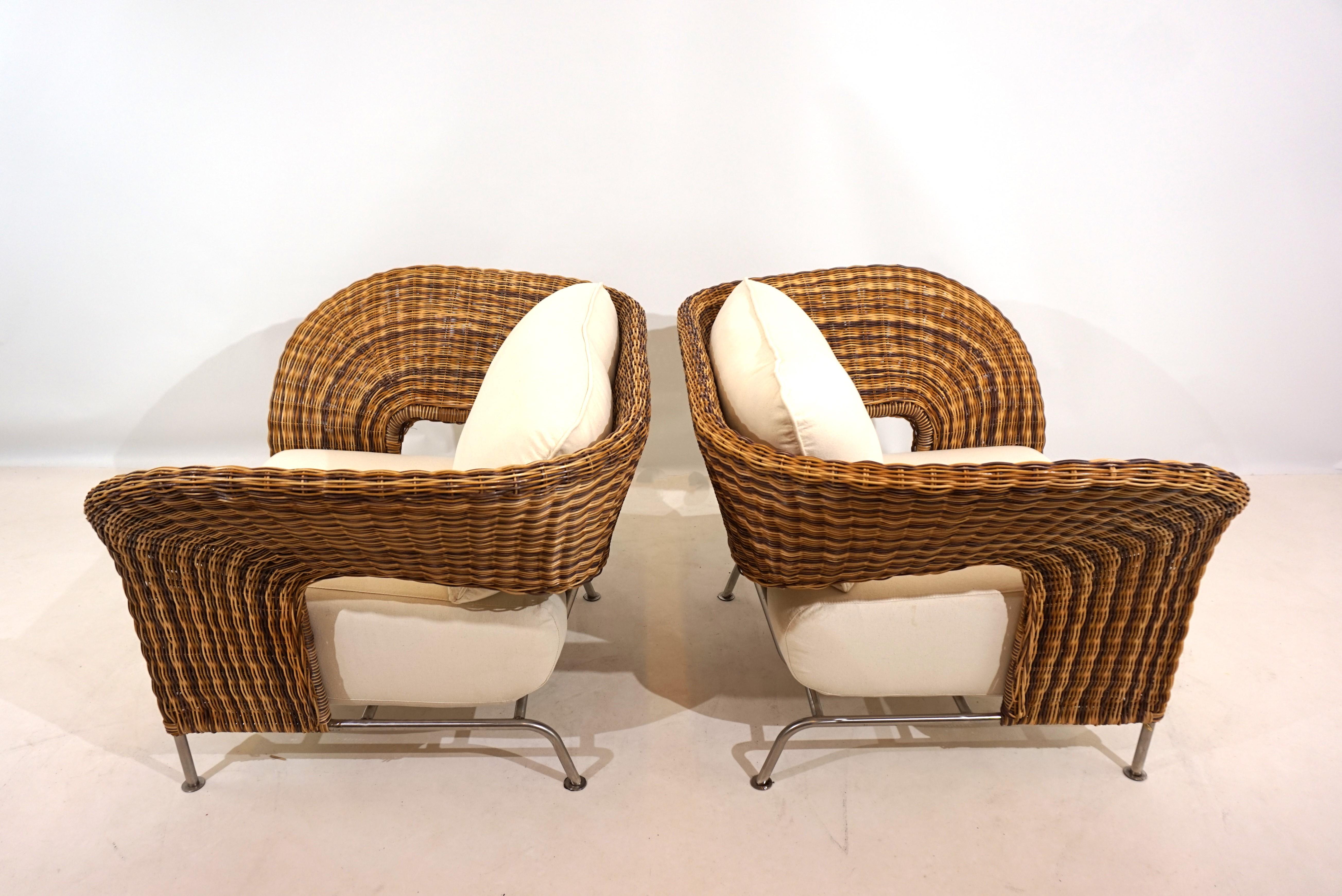 Set of 2 rattan wing chairs 13