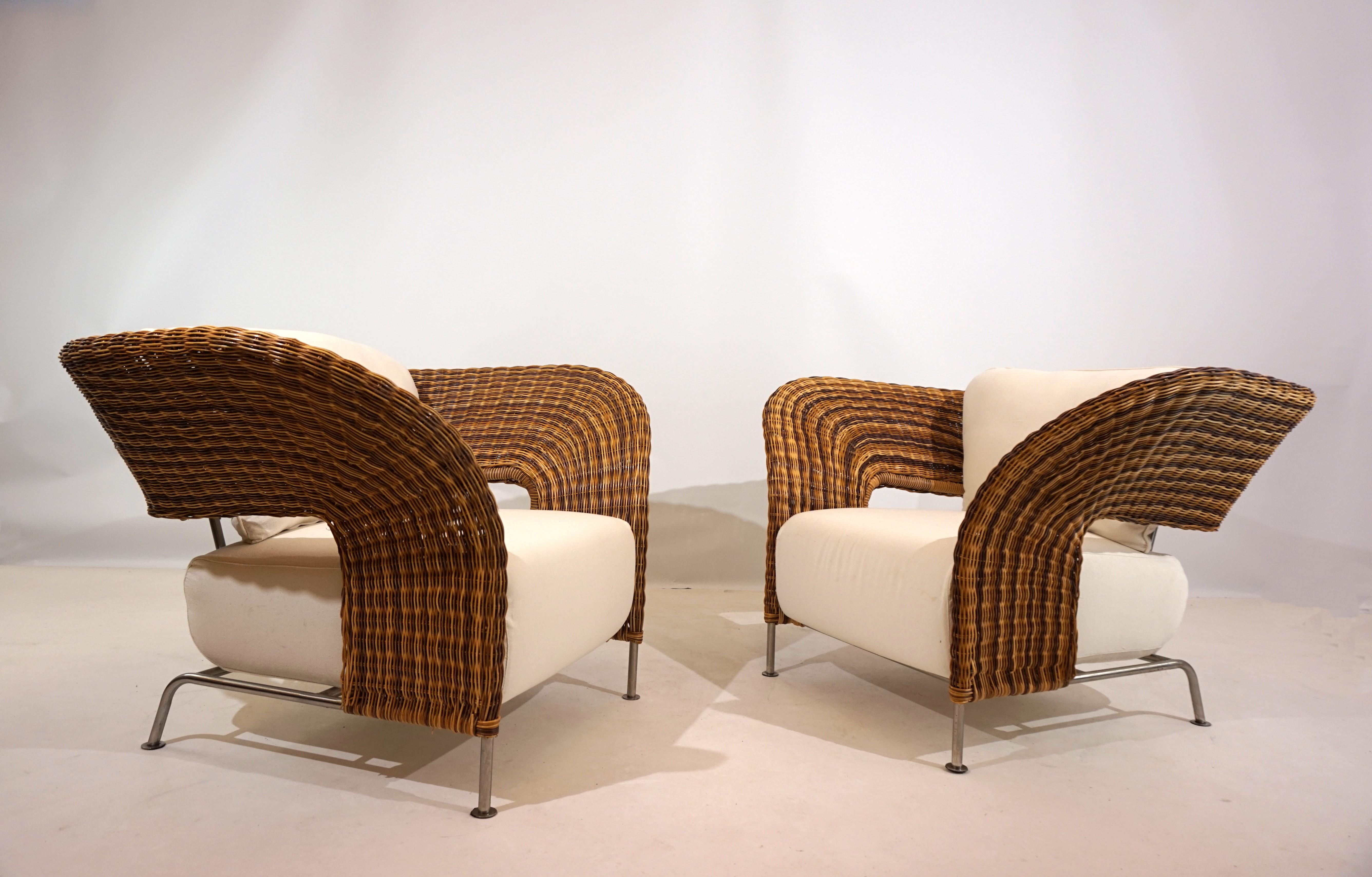 Post-Modern Set of 2 rattan wing chairs