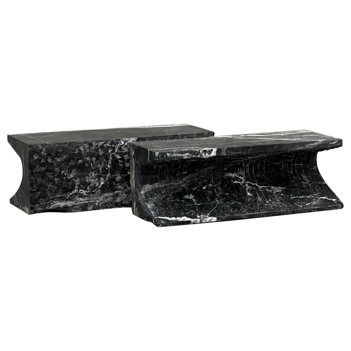 2er-Set Raza Skulpturale Couchtische aus schwarzem Marmor von Andres Monnier