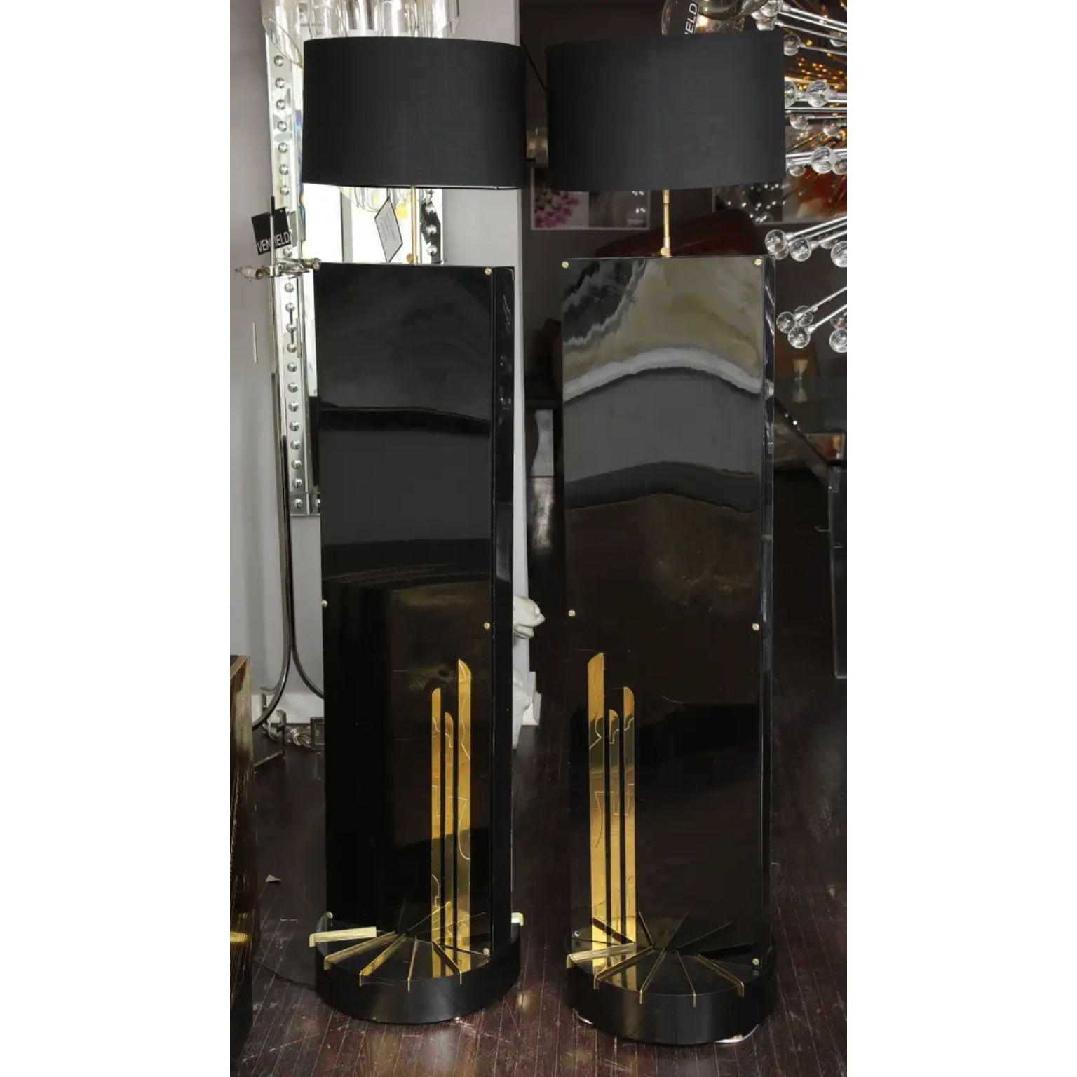 Ensemble de 2 lampadaires en laiton à base rectangulaire de Brutalist Be en vente 2
