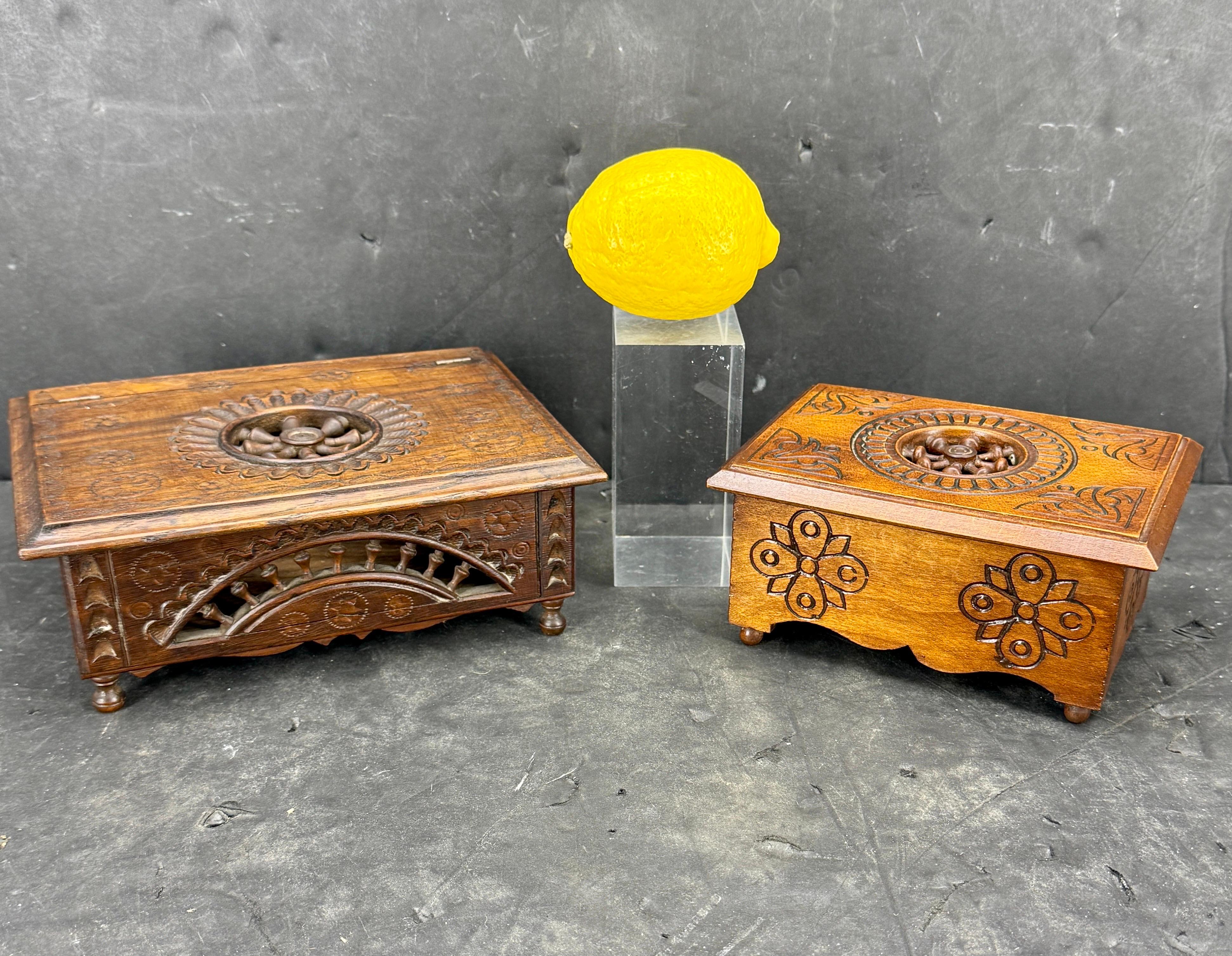 Provincial français Lot de 2 boîtes à bijoux rectangulaires en bois breton français en vente