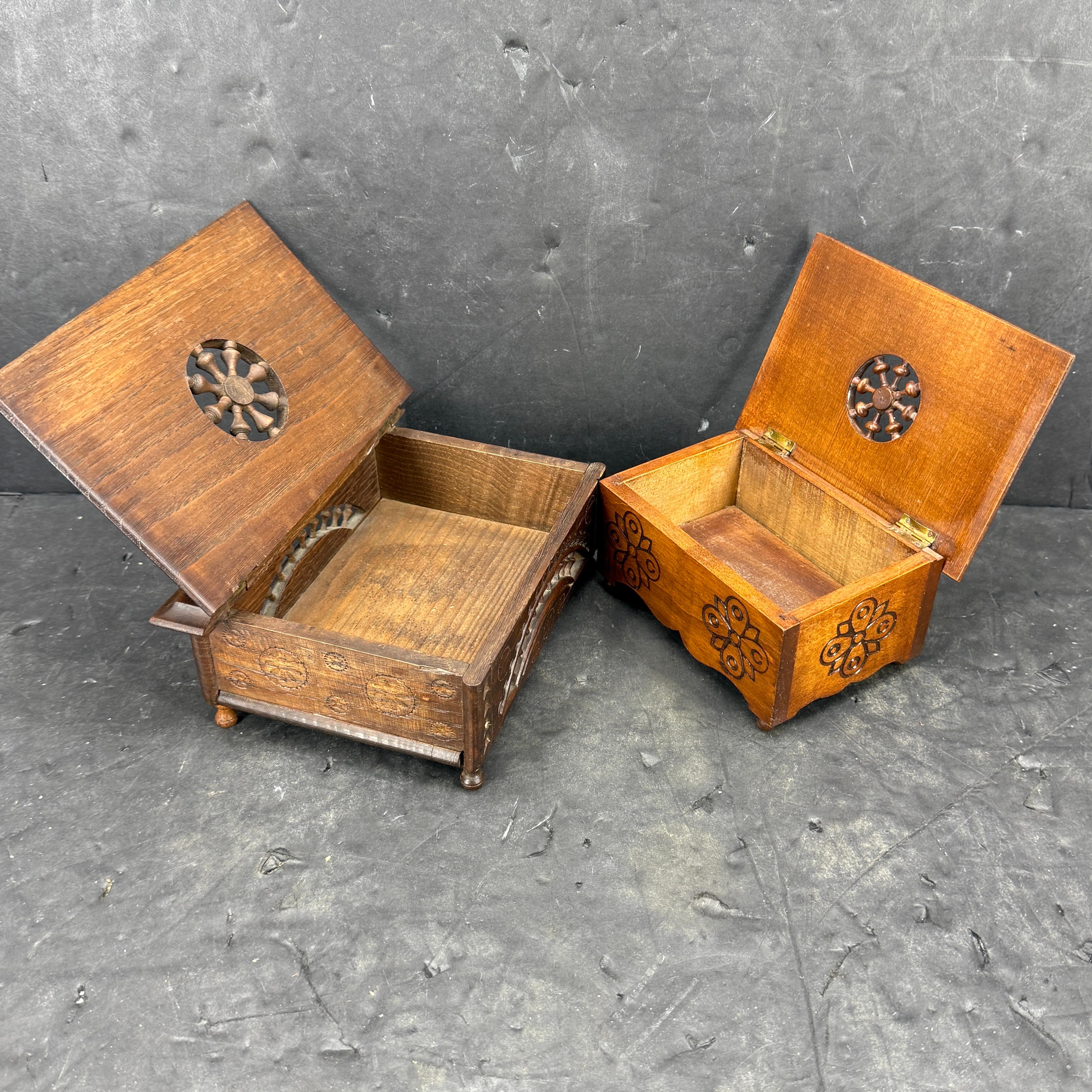 Français Lot de 2 boîtes à bijoux rectangulaires en bois breton français en vente