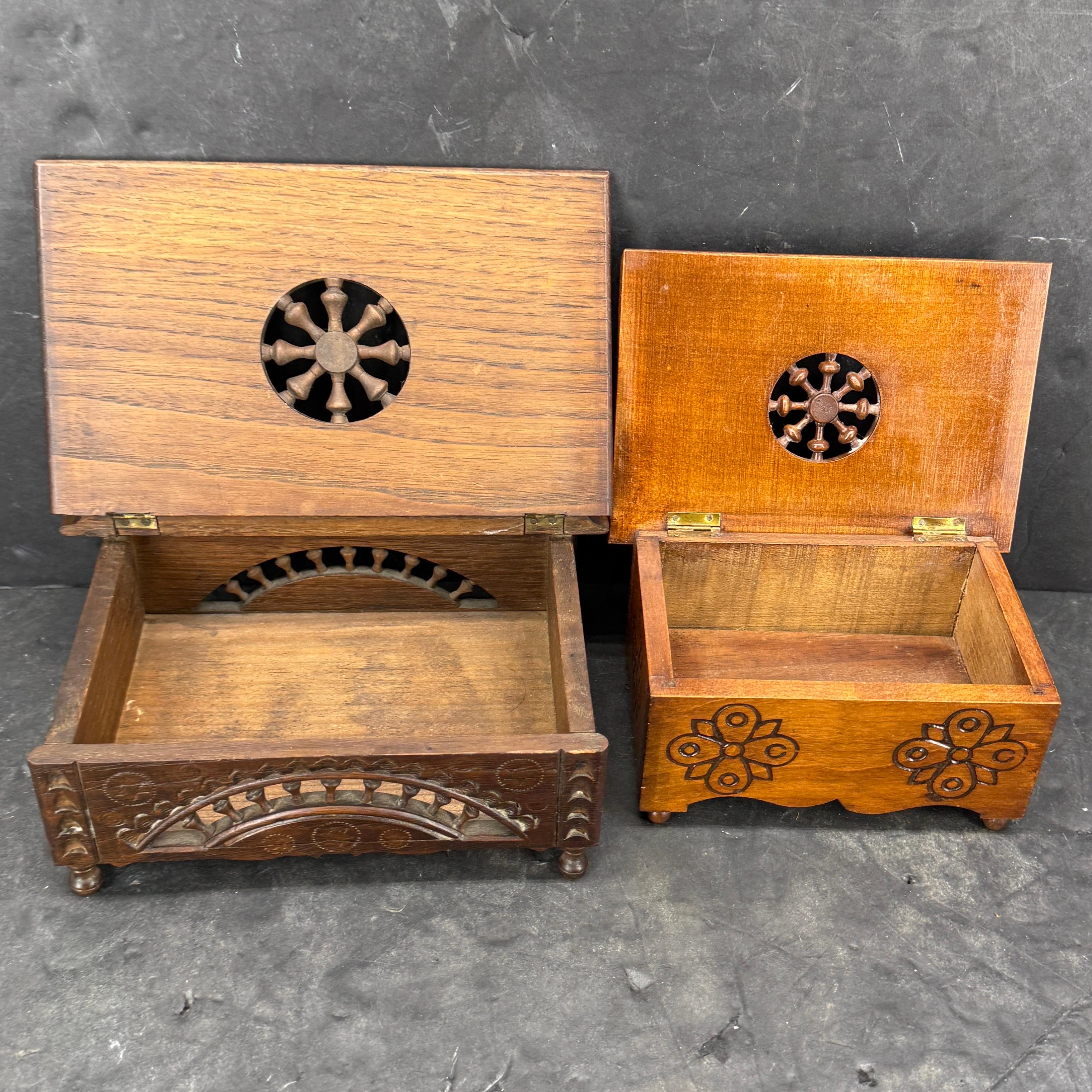 Lot de 2 boîtes à bijoux rectangulaires en bois breton français Bon état - En vente à Haddonfield, NJ