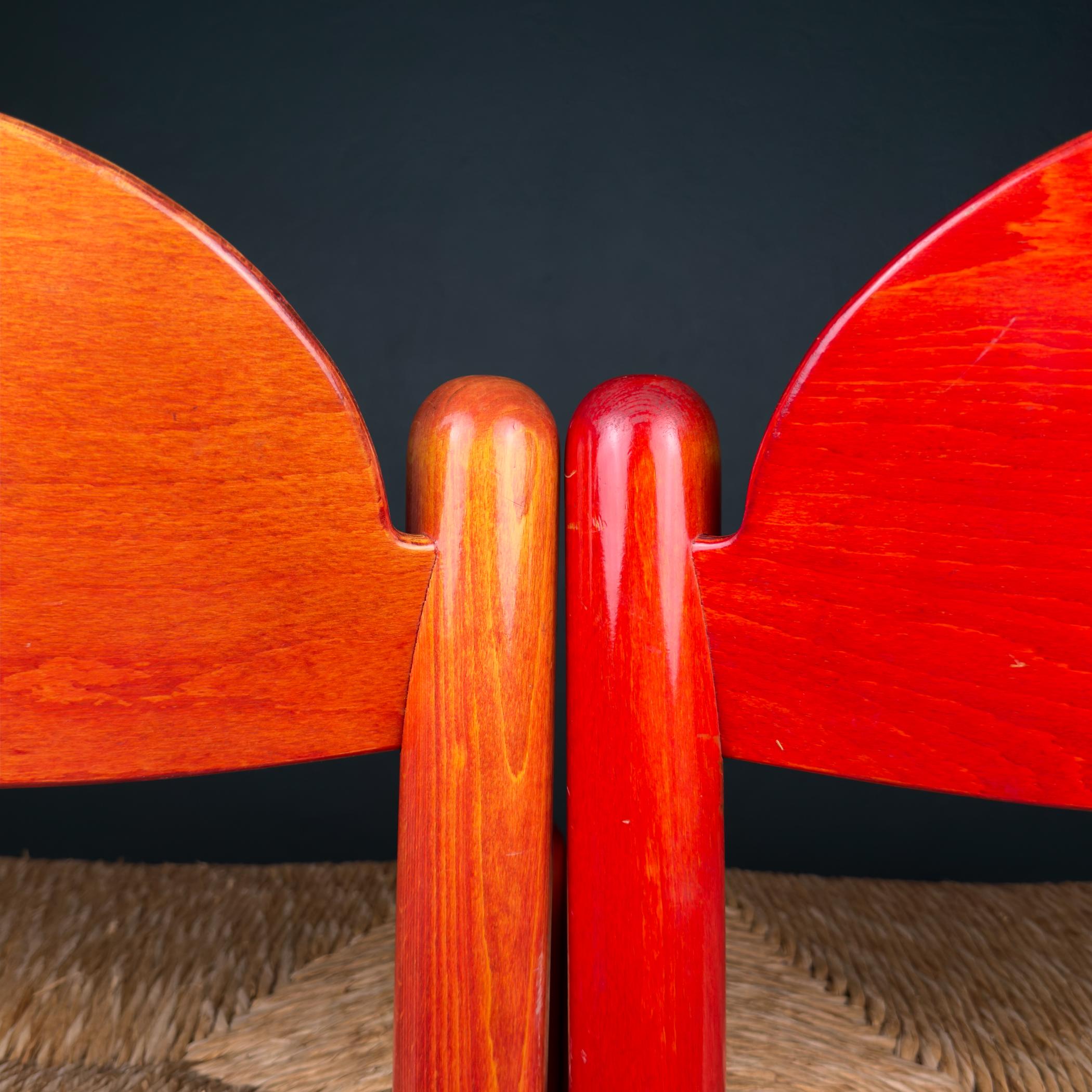 Legno Set di 2 sedie rosse mod. Padova By Hank Lowenstein, Italia anni '70 in vendita