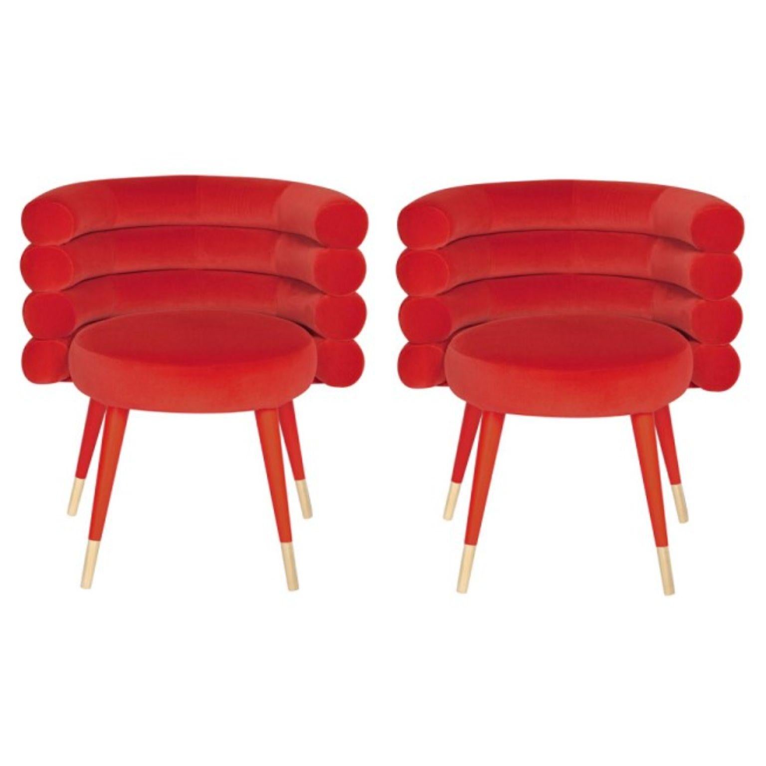 Set of 2 red Marshmallow dining chairs by Royal Stranger
Dimensions: 71 x 61 x H 74 cm. Seat height: 52 cm seat depth: 48 cm.
Materials: Velvet upholstery and brass.
Available in: Mint green, light pink, royal green, and royal red.

Royal