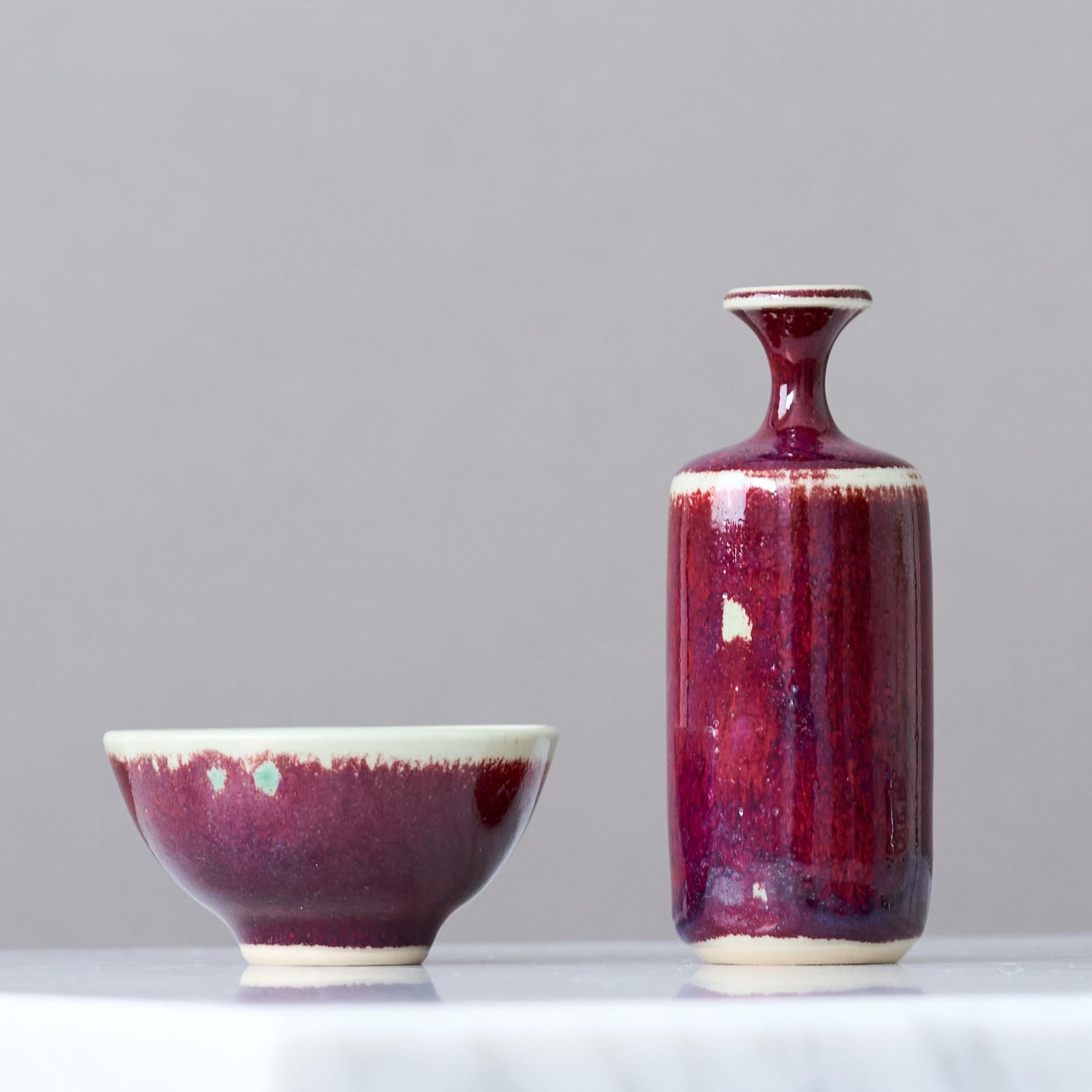Vernissé Ensemble de 2 vases miniatures en grès rouge du céramiste suédois Rolf Palm, années 1970 en vente