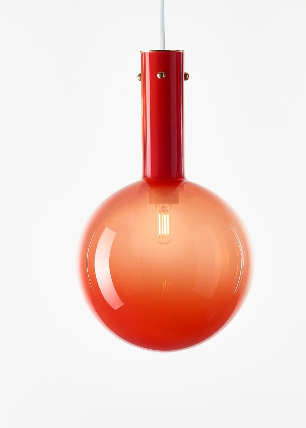Moderne Ensemble de 2 lampes à suspension en sphaerae rouge par Dechem Studio en vente