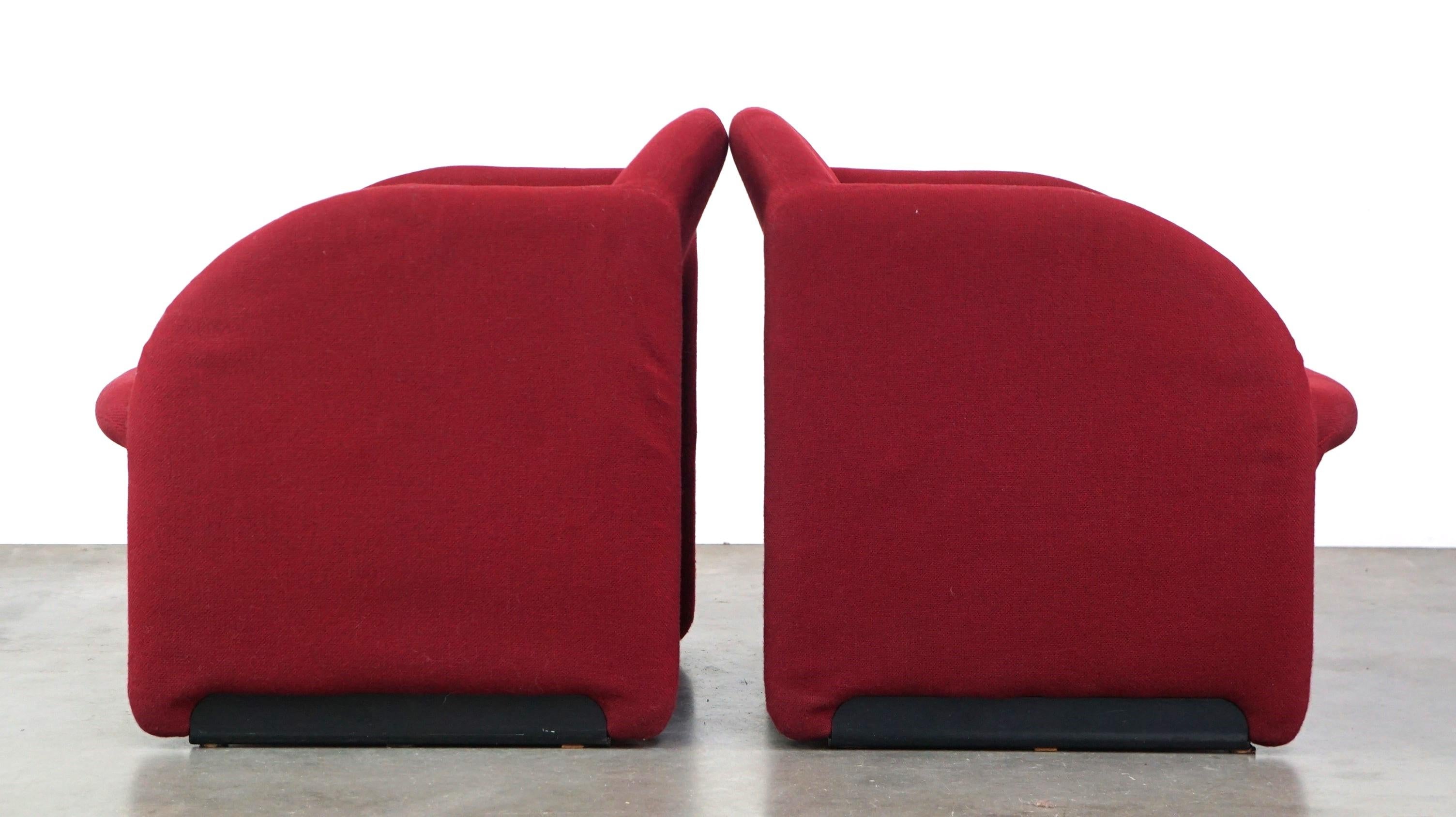 20ième siècle Ensemble de 2 fauteuils rouges design vintage par Artifort, modèle BEN en vente