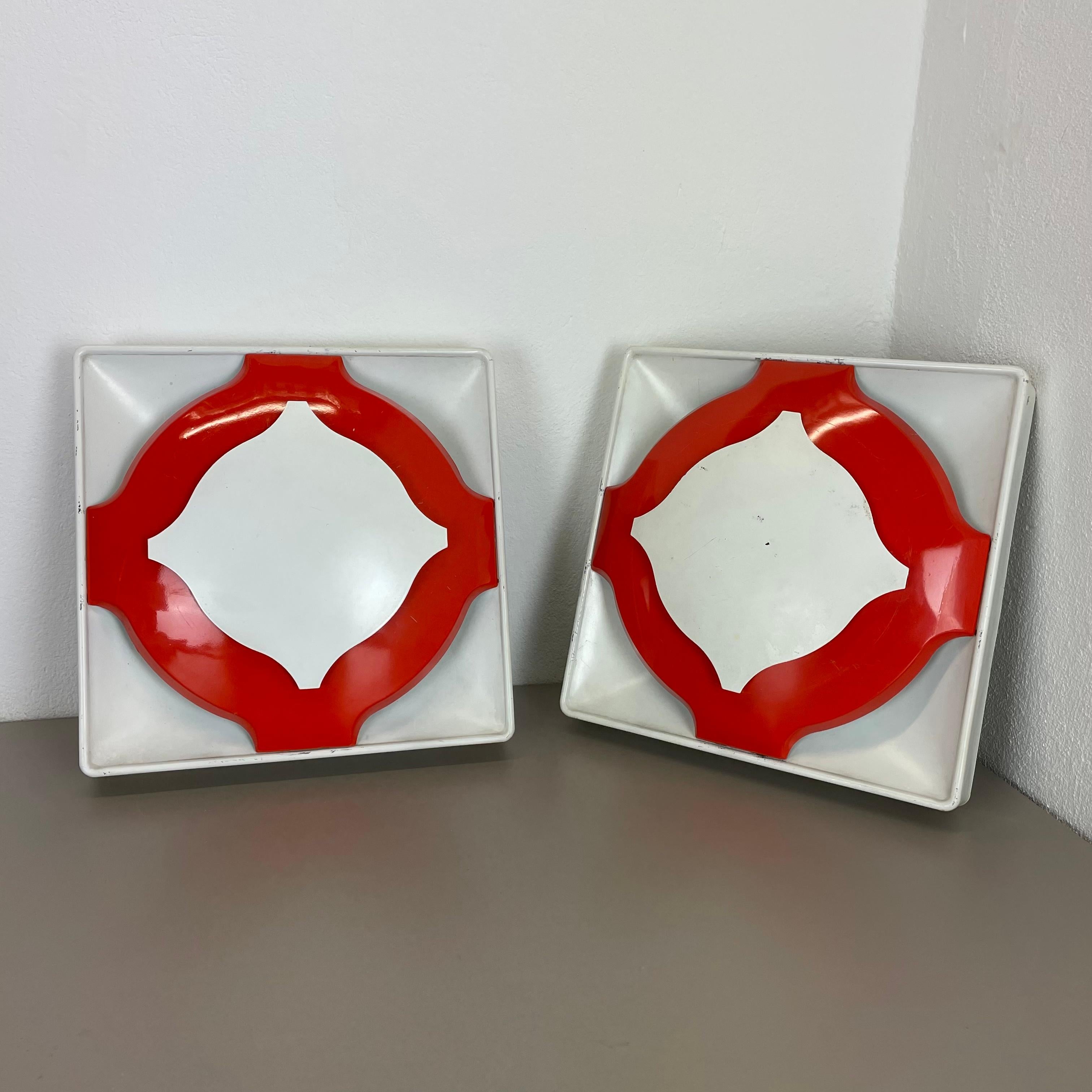 2er-Set rot-weiße Pop Art Metall-Wandleuchte von Sölken Lights, Deutschland, 1970er im Angebot 1