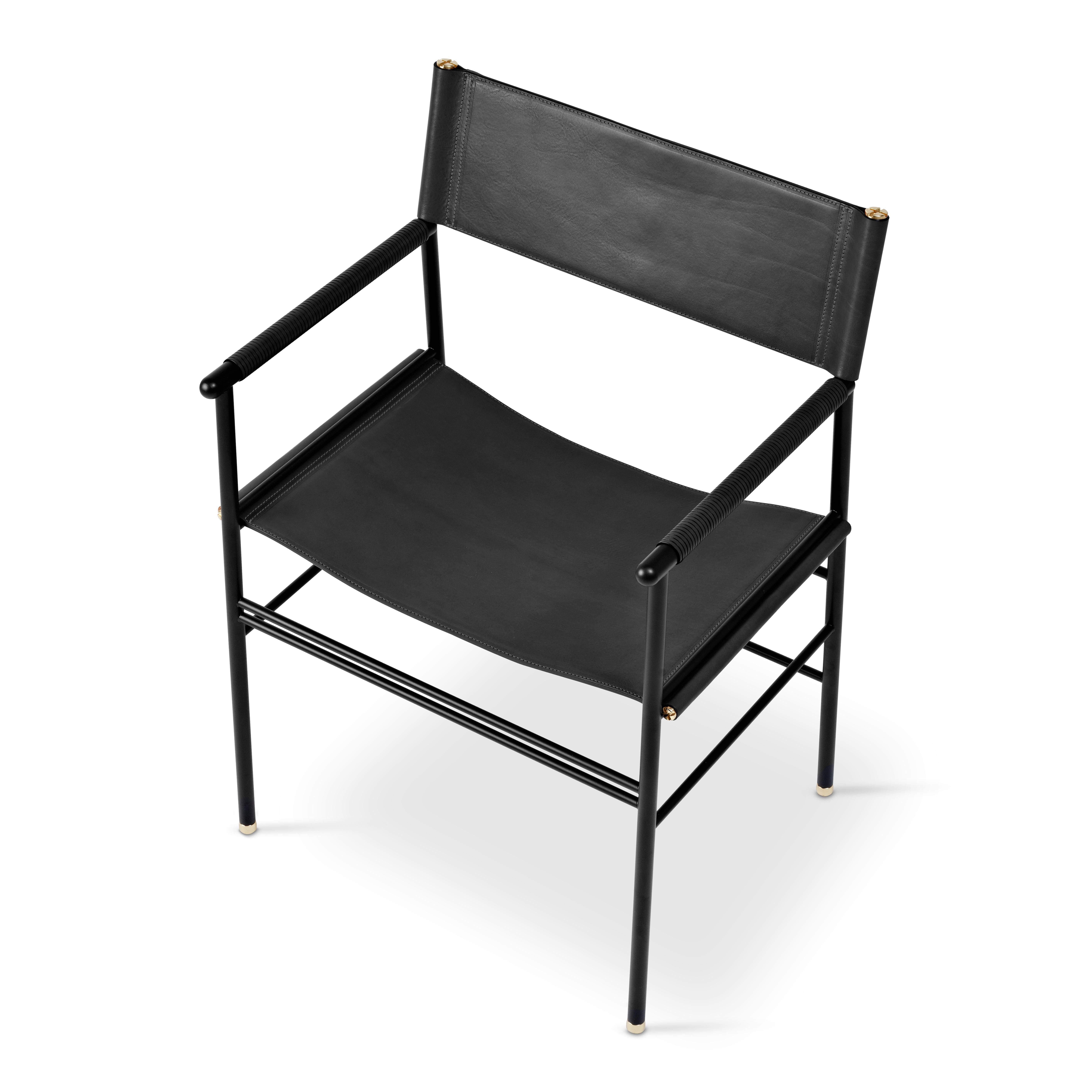 Zeitloser zeitgenössischer Sessel aus schwarzem Leder und schwarzem Gummimetall, Paar (Moderne) im Angebot