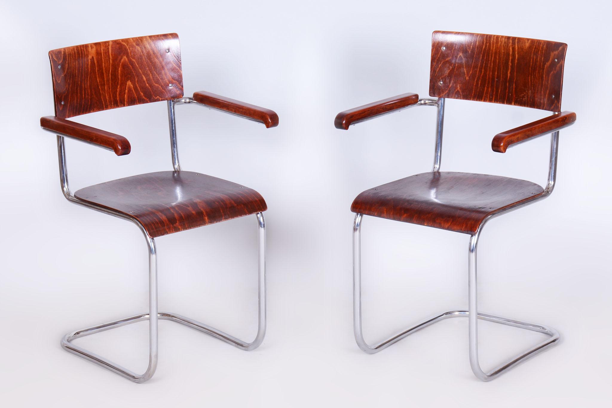Estilo: Bauhaus.
Periodo: 1930-1939. 
Material: contrachapado y acero cromado
Fuente: Alemania 
Fabricante: Mart Stam.

Diseñado por Mart Stam, renombrado diseñador y arquitecto holandés fundamental en el diseño de mediados de siglo. Stam fue un