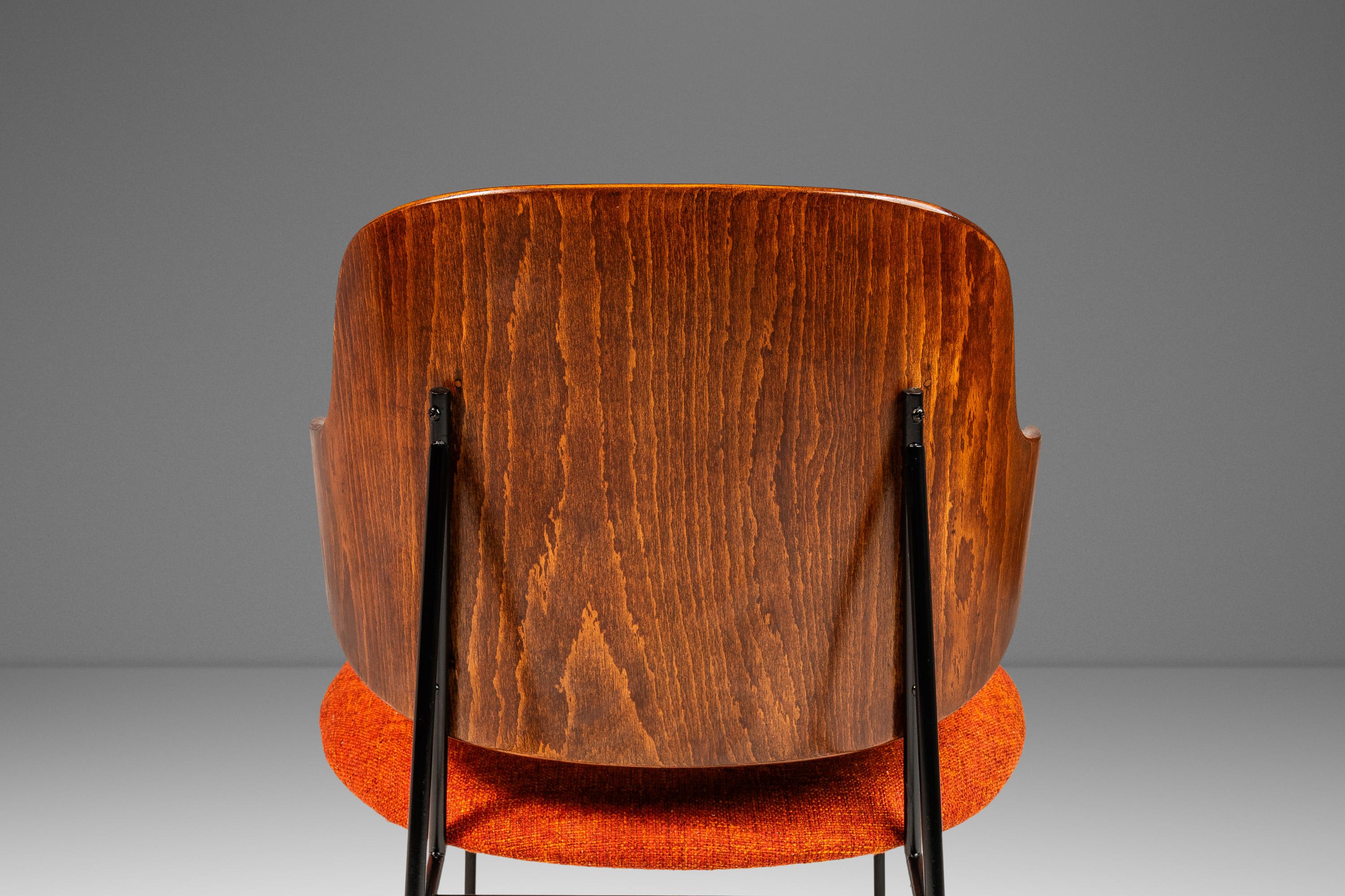 Satz von 2 restaurierten „Penguin“-Stühlen von Ib Kofod-Larsen, Selig, Dänemark, ca. 1960er Jahre im Angebot 7