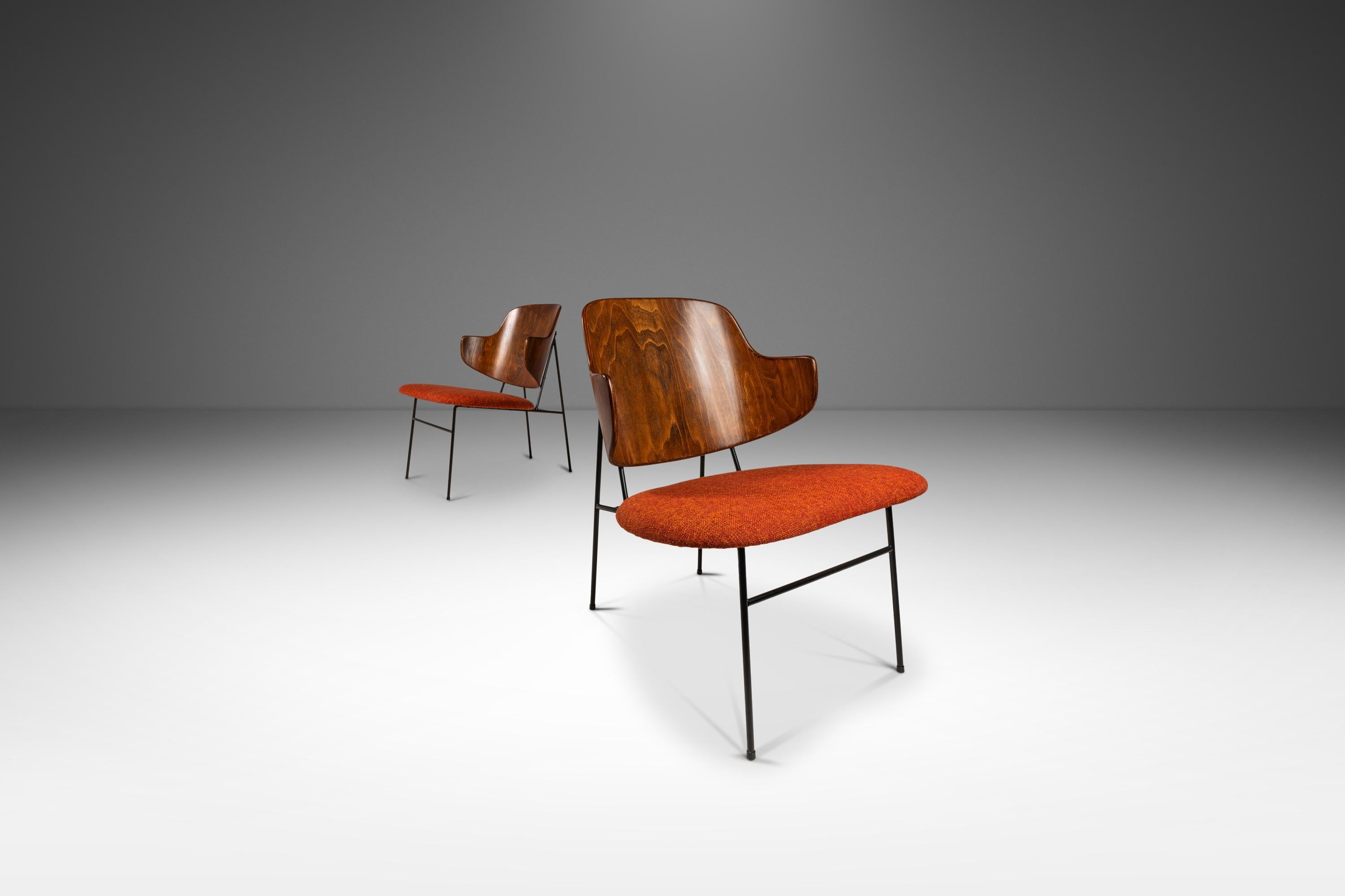 Satz von 2 restaurierten „Penguin“-Stühlen von Ib Kofod-Larsen, Selig, Dänemark, ca. 1960er Jahre im Angebot 2