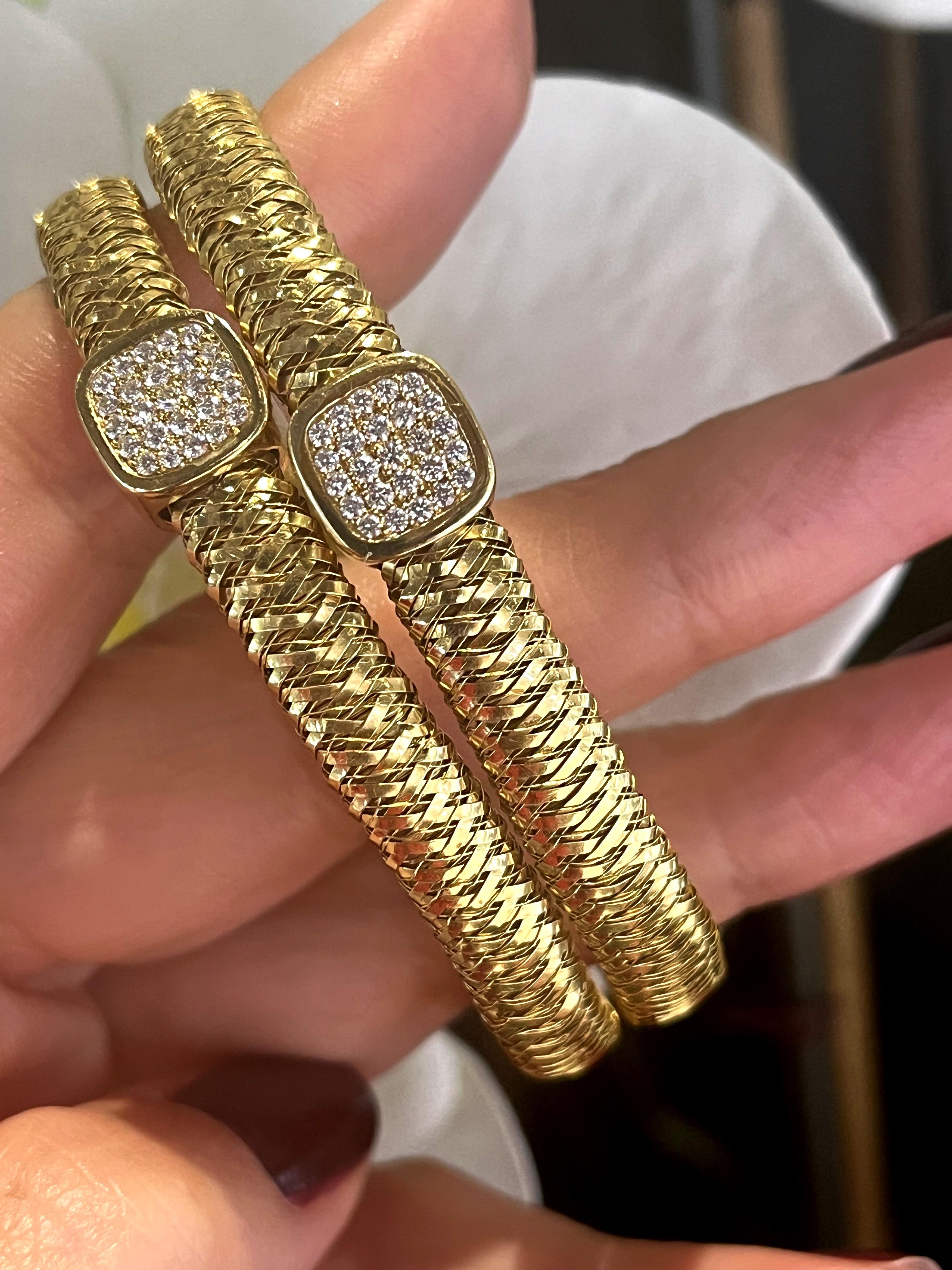 *** ITEMS CAN BE SOLD SEPARATELY, PLEASE CONTACT US SHOULD YOU WISH SO ***

Brand: Roberto Coin

Collection: Primavera

Style: Bangle (Flexible)

Metal: 18k Yellow Gold

Stones: Round cut diamonds 0.25ct each bangle

Size: Fits wrist up to 7