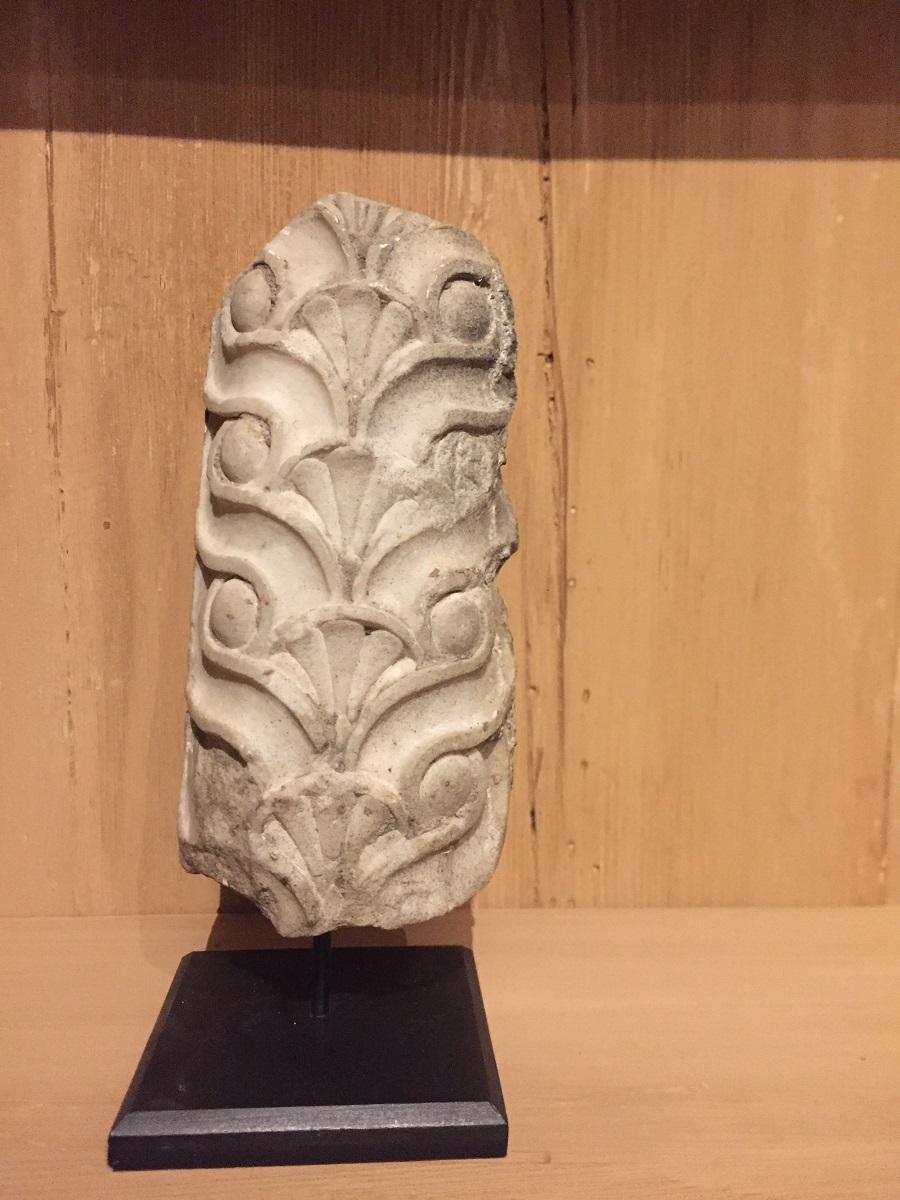 Set of 2 Roman architectural fragments. One a vertical palmette motif (18 x 6 x 3cm) and the other a horizontal gulf motif (9 x 17 x 5)cm. Both in marble and finely sculpted. Probably French, circa 2nd-3rd century AD.
Acquired in 2018 from a