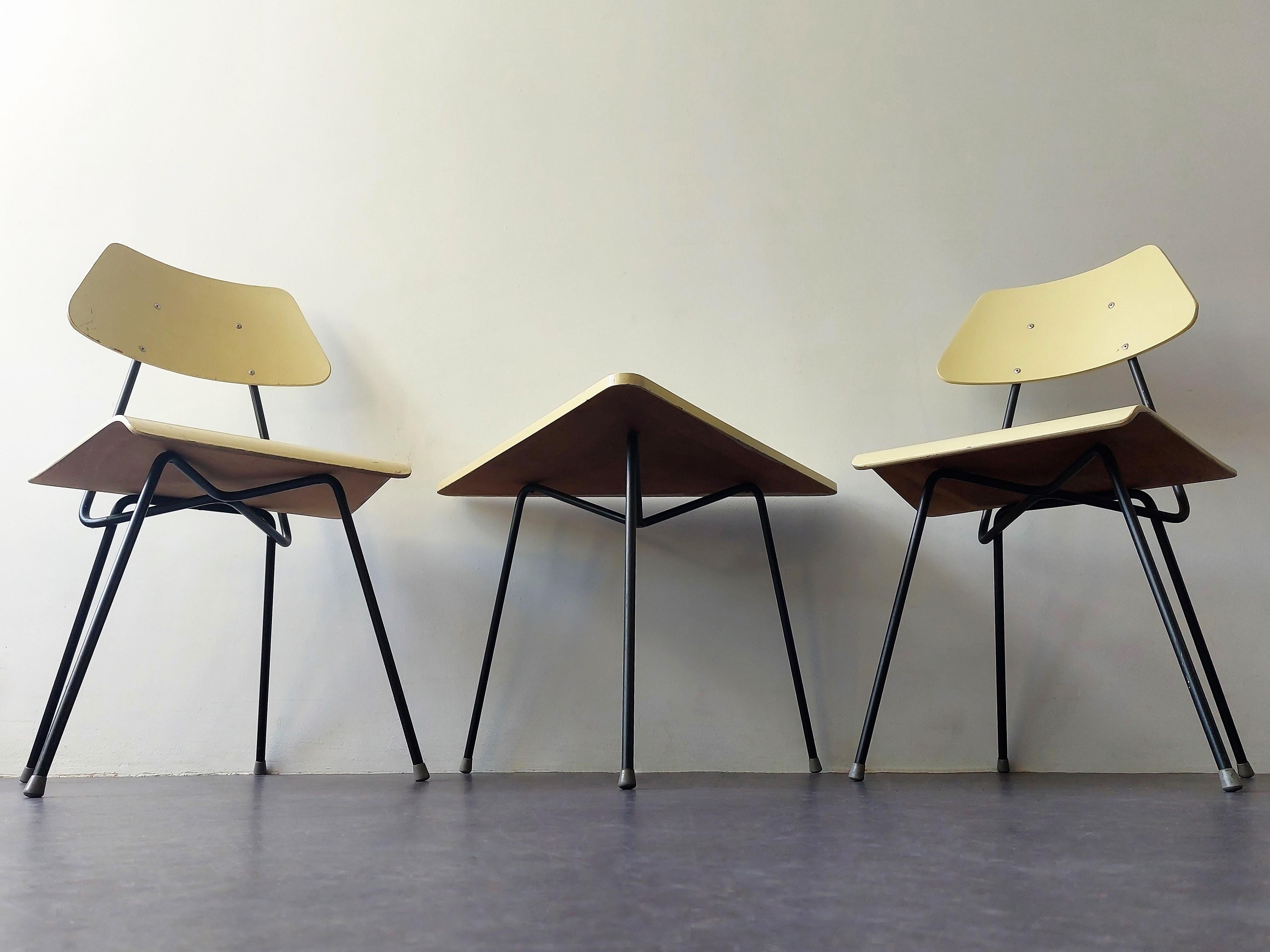 Mid-Century Modern Set of 2 Room '56 chairs and sidetabe by Rob Parry for Dico, The Netherlands For Sale