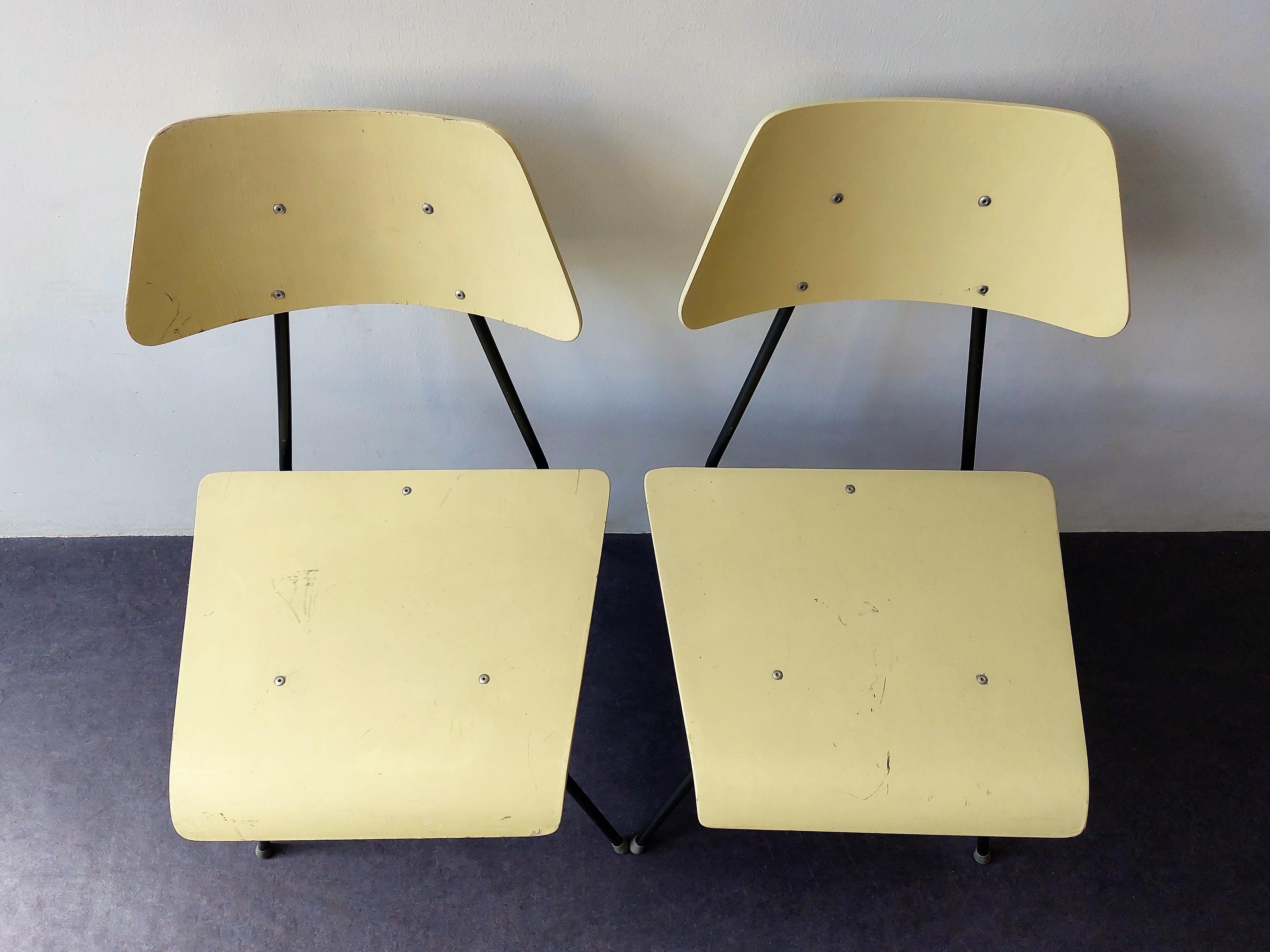 Metal Set of 2 Room '56 chairs and sidetabe by Rob Parry for Dico, The Netherlands For Sale