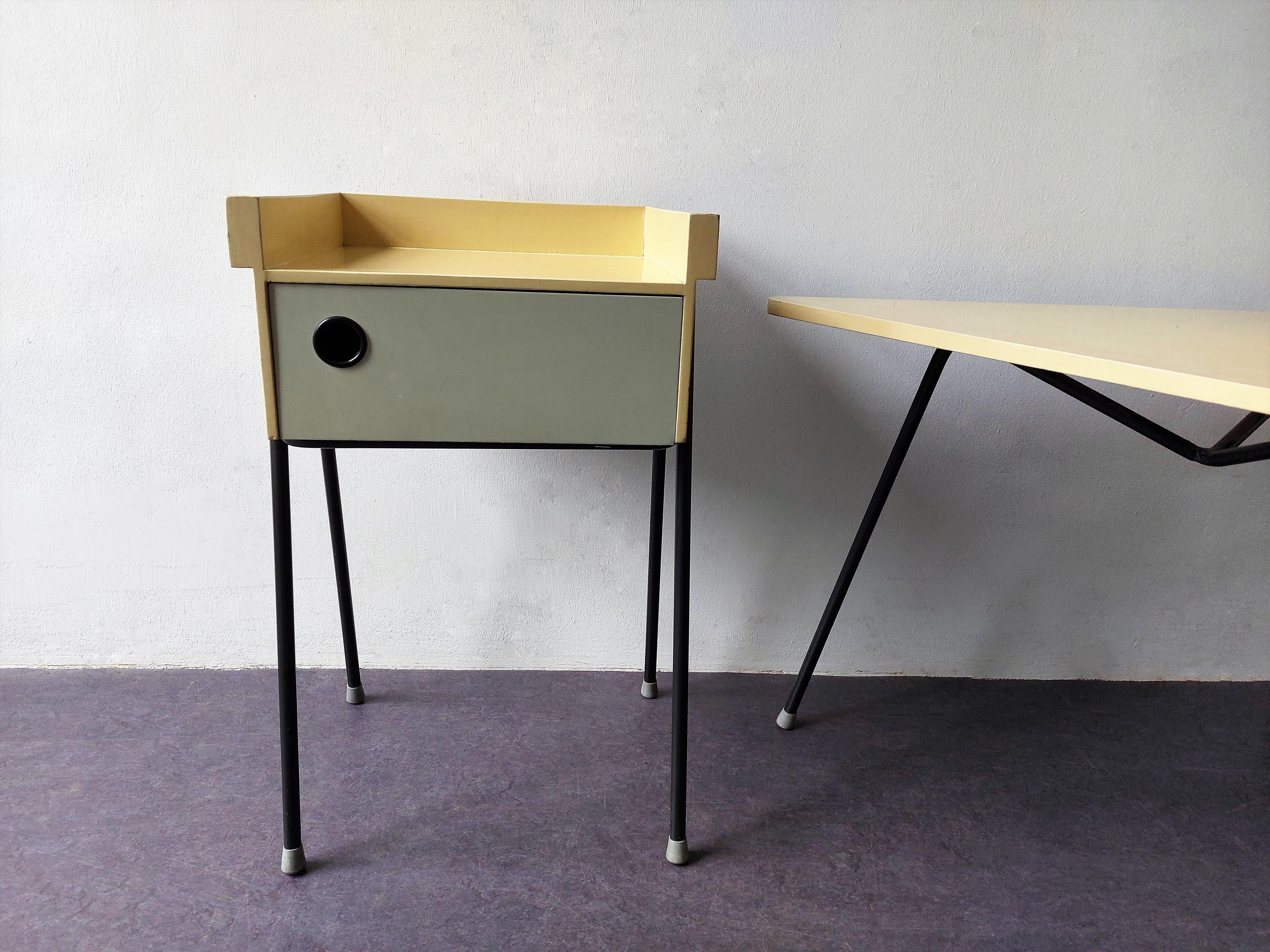 Set of 2 Room '56 Nightstands and Bedroom Sidetable by Rob Parry for Dico In Good Condition For Sale In Steenwijk, NL