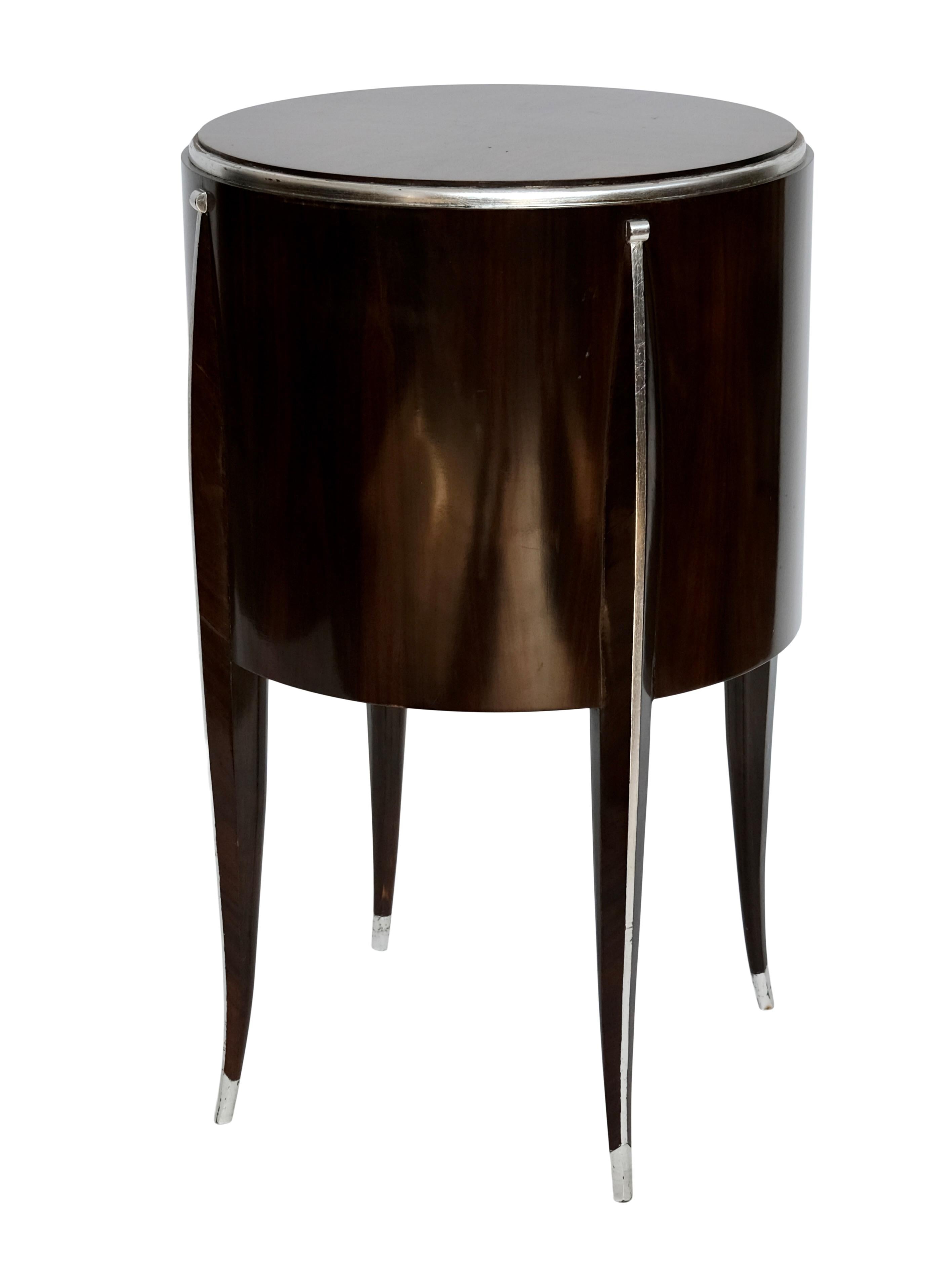 Set of 2 Round Art Deco Style Night Stands in Maple and Silver For Sale 2