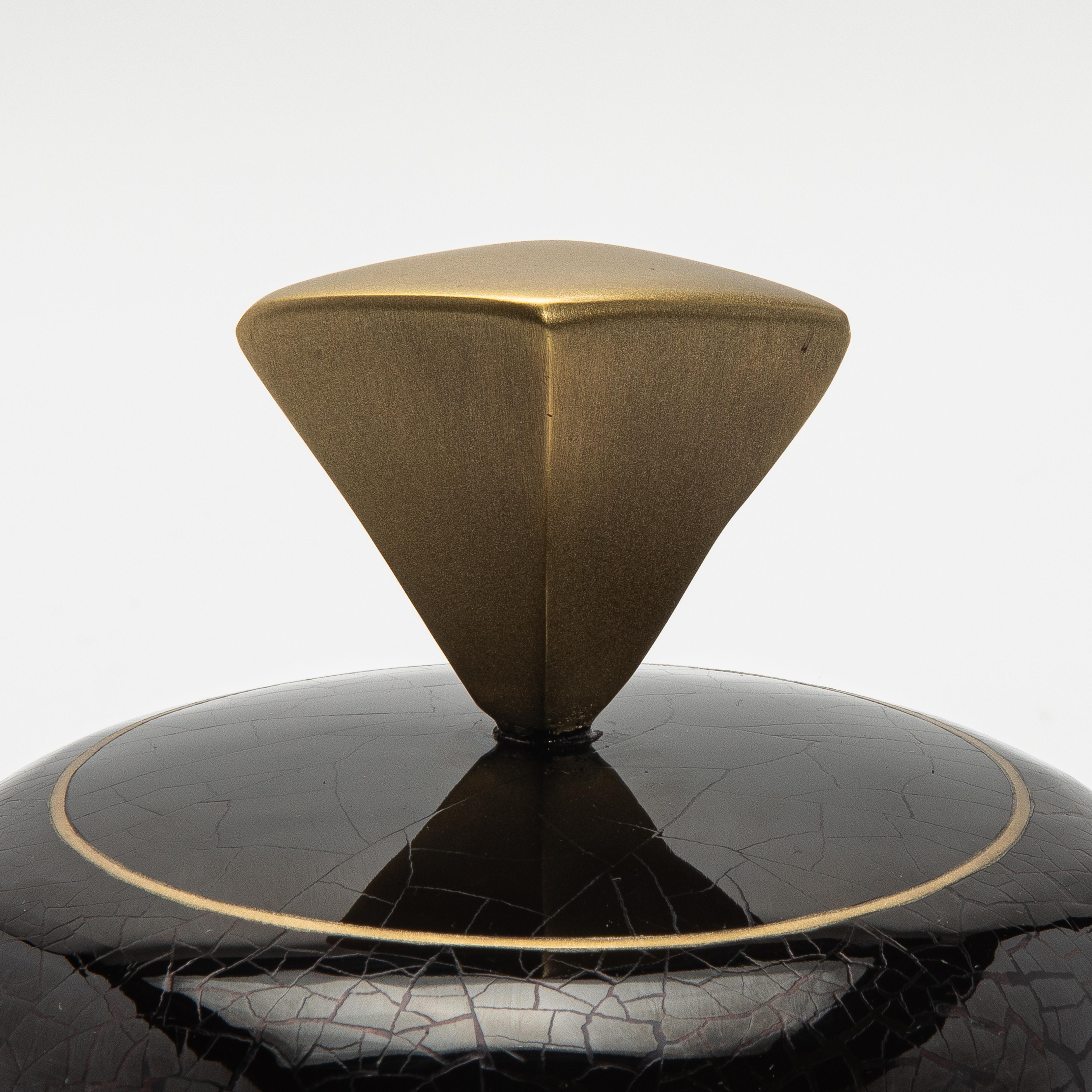 Set of 2 Round Boxes in Black Shell with Brass Details by Kifu Paris For Sale 4