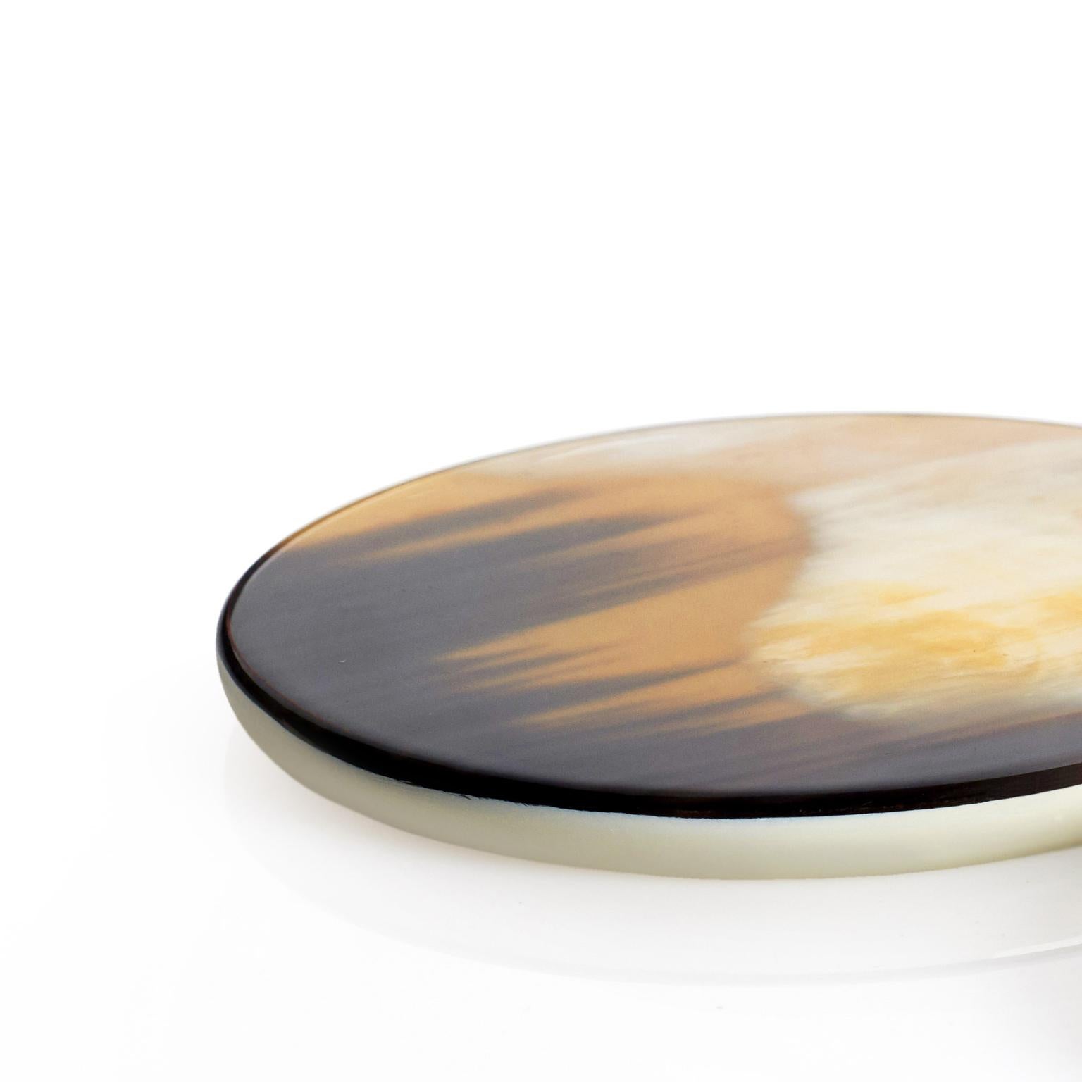 Set of 2 Round Coasters in Corno Italiano and Lacquered Wood, Mod. 220 In New Condition For Sale In Recanati, Macerata