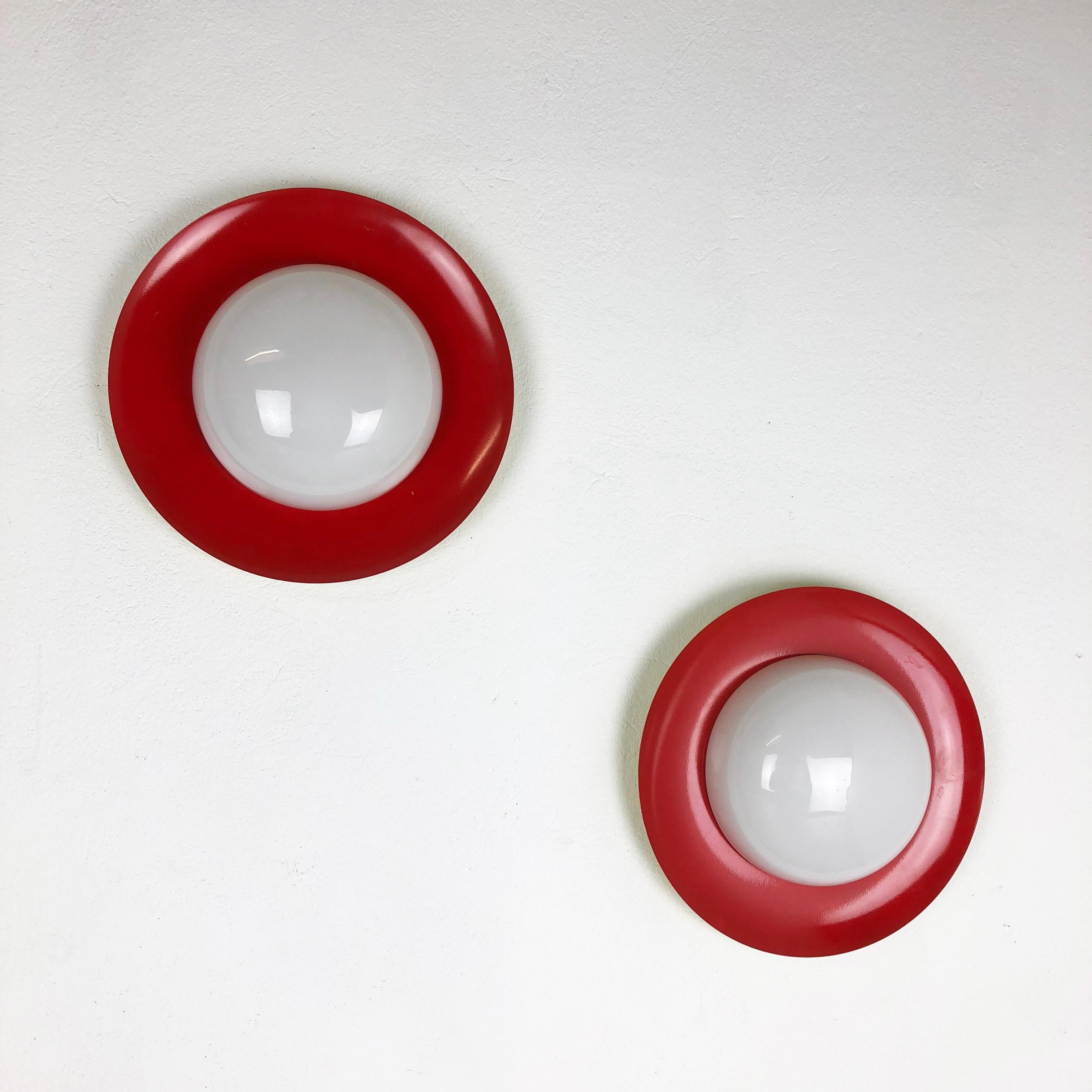Article:

Wall lights sconces with opal glass shades.



Origin:

Italy



Age:

1960s



Description:


Set of two original 1960s modernist Italian wall lights made of solid metal in red and yellow lacquer tone and opal glass