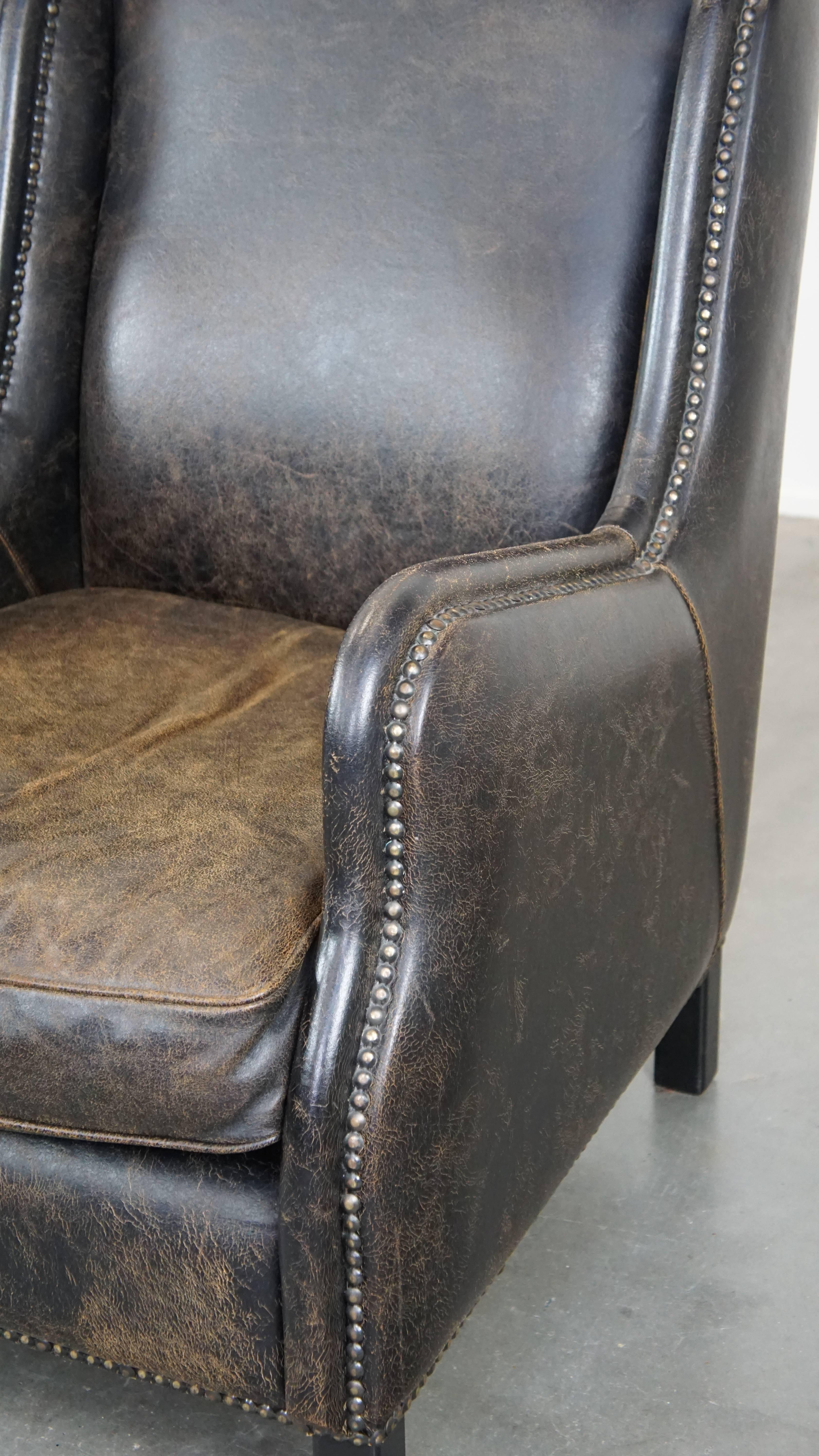 Set of 2 rugged black cow leather armchairs with high back, industrial style For Sale 3