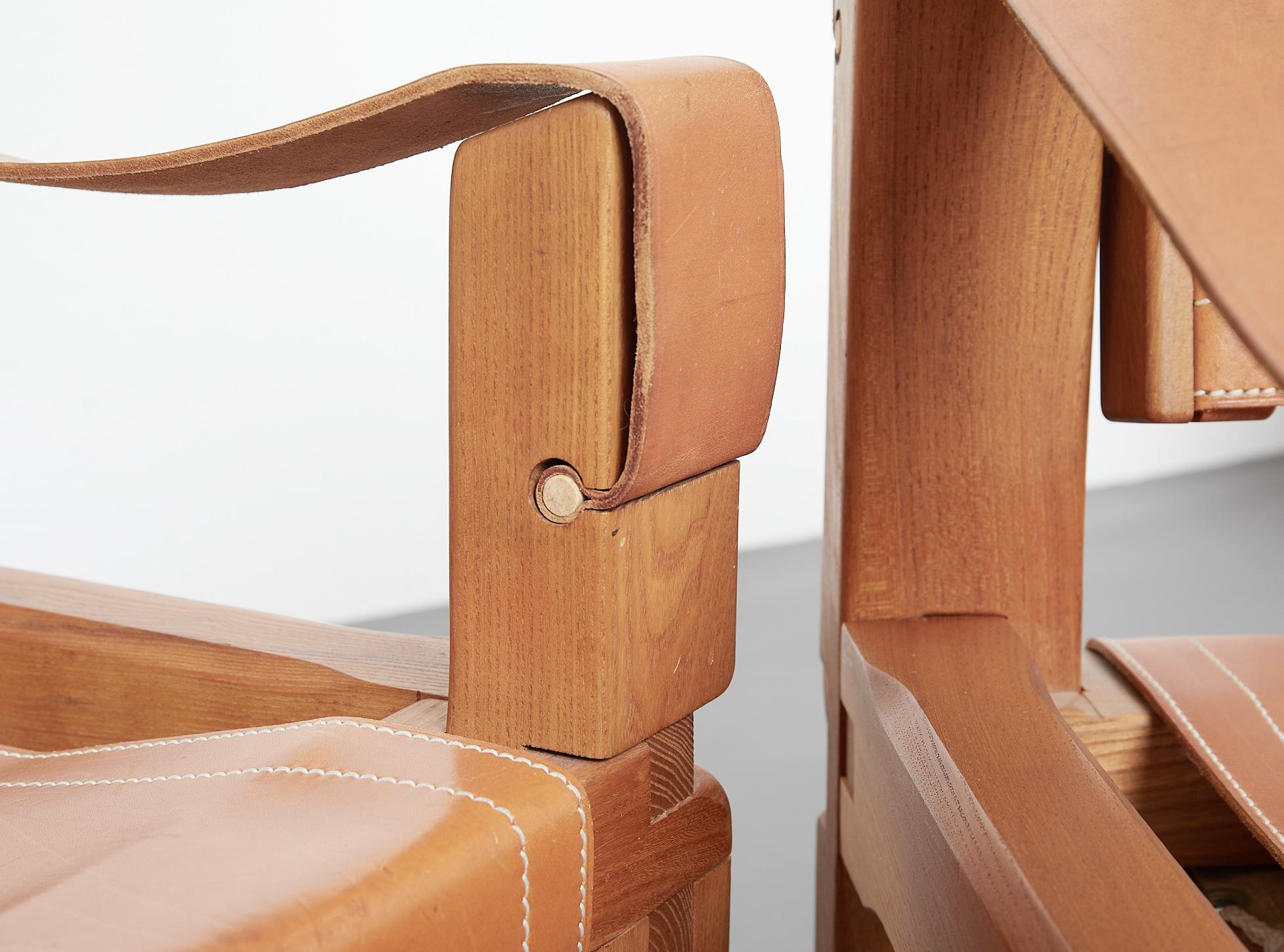 Milieu du XXe siècle Ensemble de 2 chaises longues Sahara S10 de Pierre Chapo en bois d'orme massif et cuir