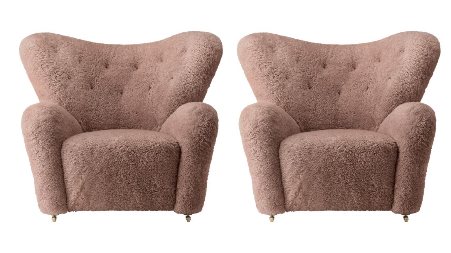 Set of 2 Sahara Sheepskin the tired man lounge chair by Lassen.
Dimensions: W 102 x D 87 x H 88 cm. 
Materials: Sheepskin.

Flemming Lassen designed the overstuffed easy chair, The Tired Man, for The Copenhagen Cabinetmakers’ Guild Competition