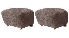 Set di 2 pouf in pelle di pecora Sahara Smoked Oak the Tired Man di By Lassen