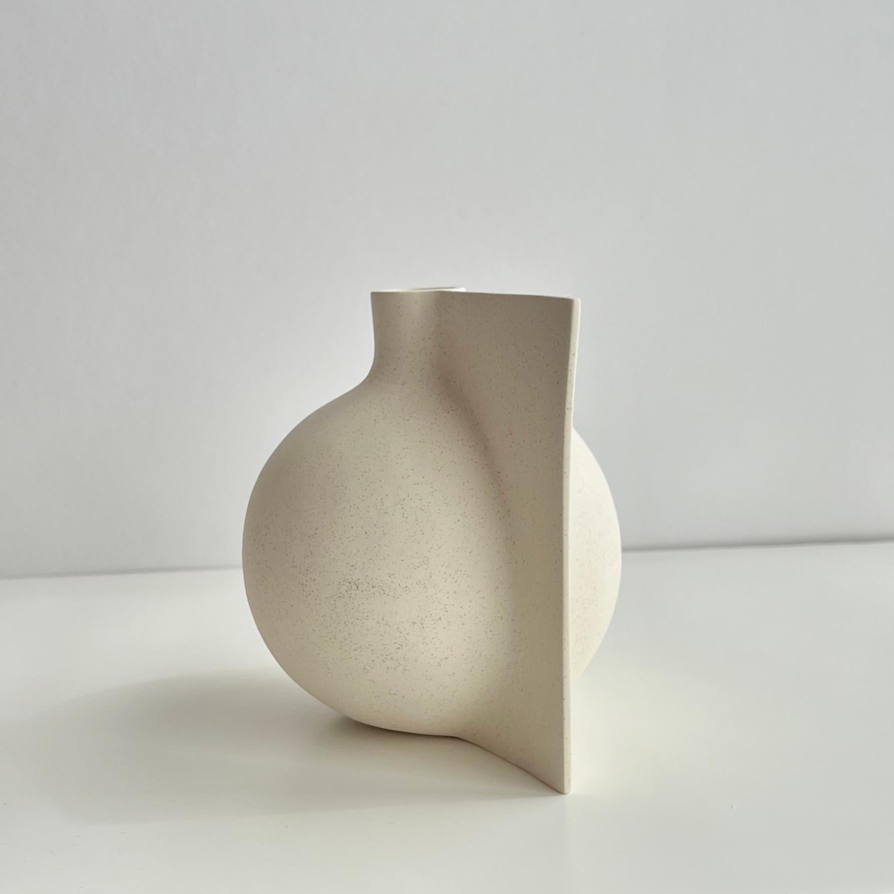 Altro Set di 2 vasi scultorei a forma di vela di Karin Amdal in vendita