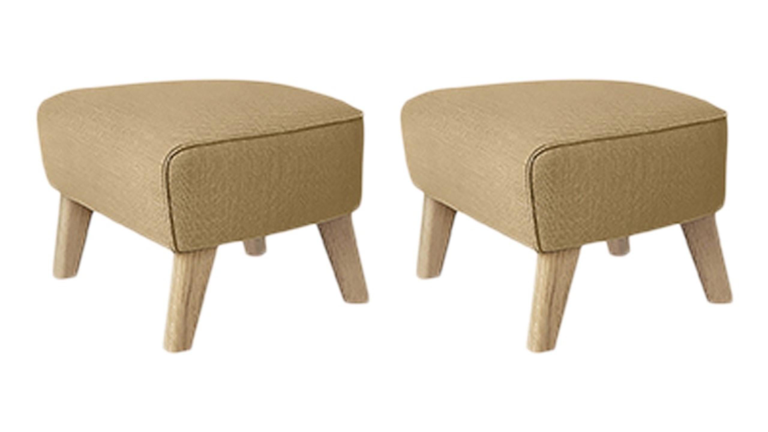 2er-Set Sand, Eiche Natur Raf Simons Vidar 3 My Own Chair Fußhocker by Lassen
Abmessungen: B 56 x T 58 x H 40 cm 
MATERIALIEN: Textil
Auch verfügbar: Andere Farben verfügbar, bitte kontaktieren Sie uns.

Der My Own Chair Footstool wurde im gleichen