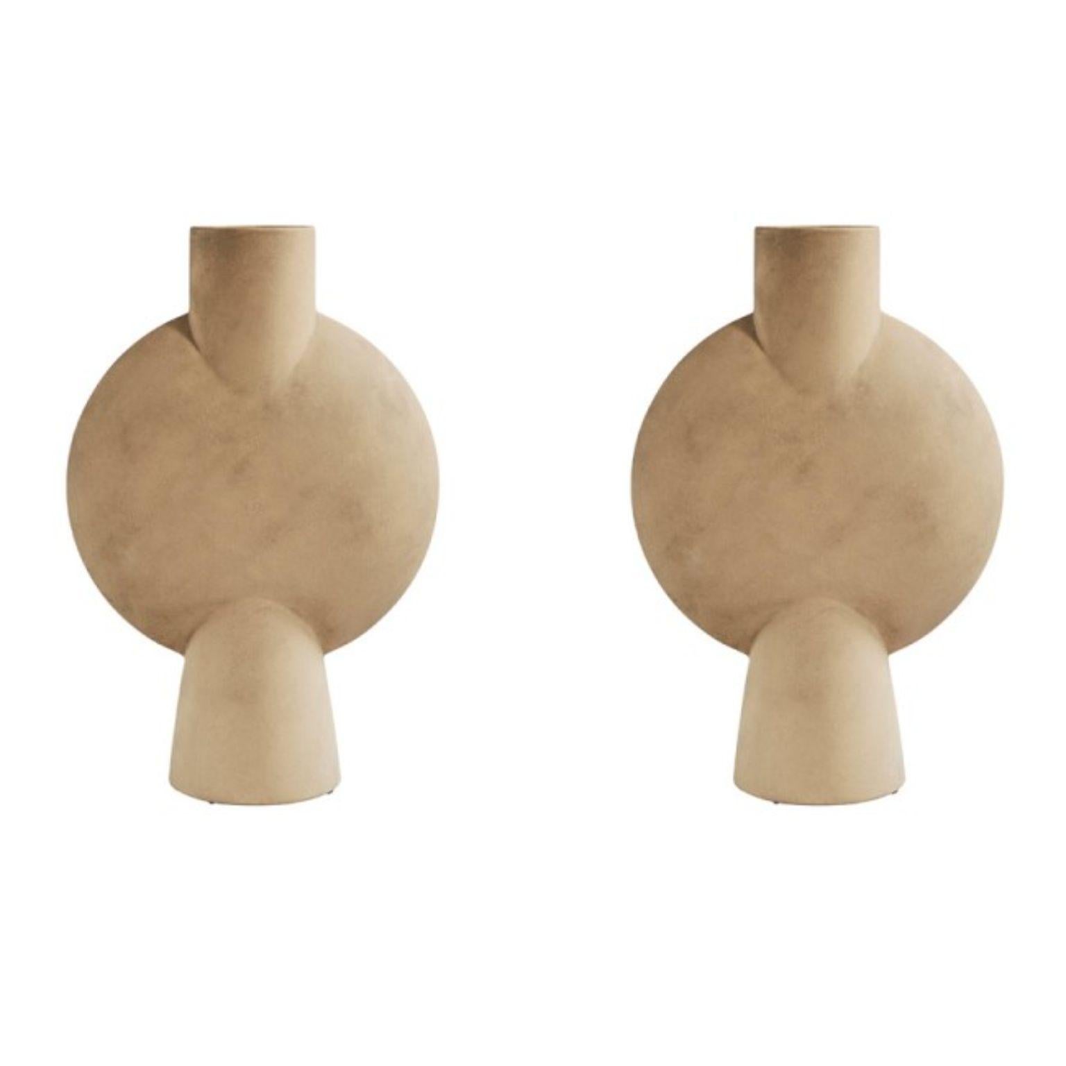 Set of 2 Sand Sphere Vases Bubl Hexa by 101 Copenhagen
Designed by Kristian Sofus Hansen & Tommy Hyldahl
Dimensions: L42 / W18,5 / H60 cm
Materials: Ceramic

The Sphere collection celebrates unique silhouettes and textures that makes an impact