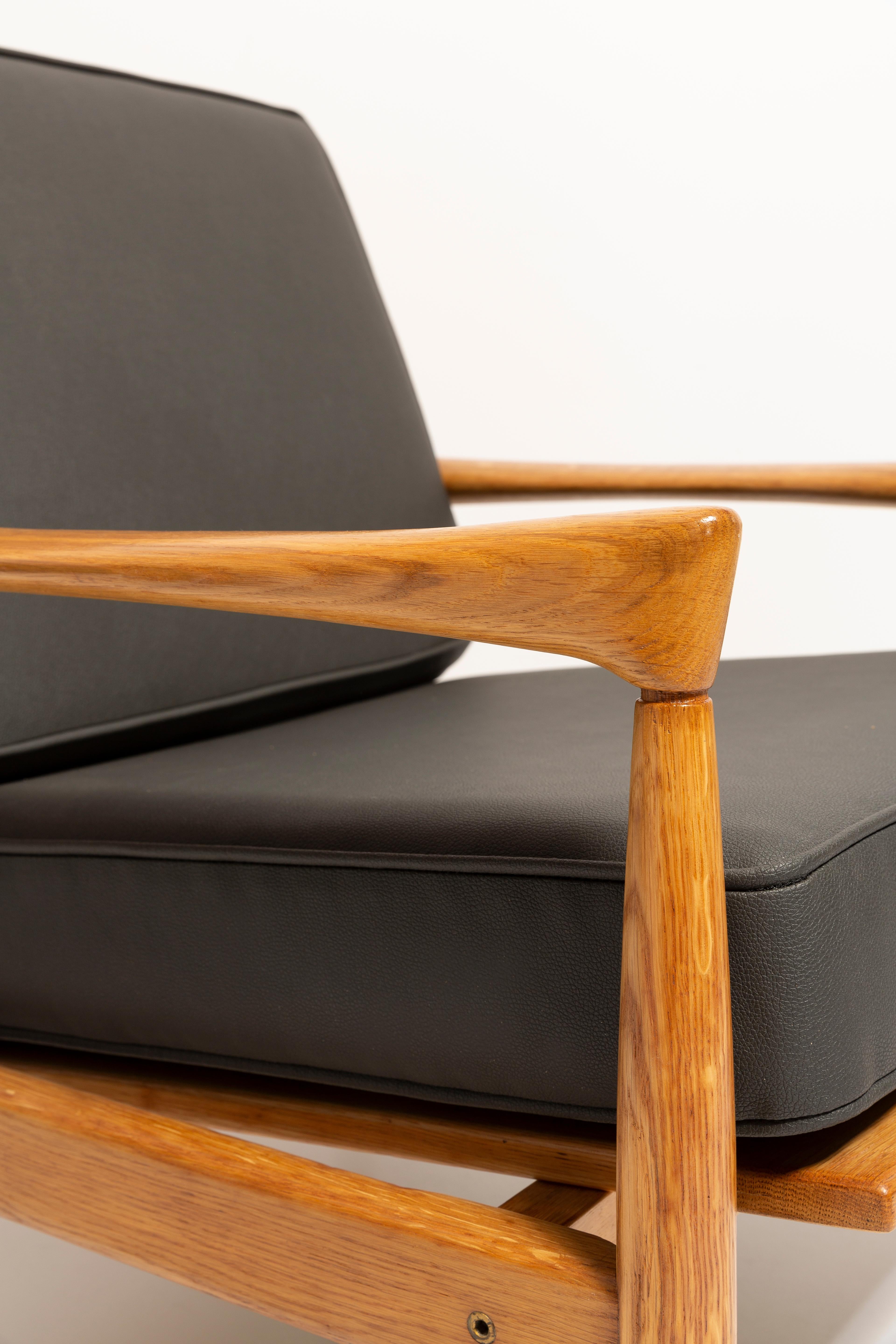 Faux Leather Set of 2 Scandinavian Armchairs Oak Lounge Chairs 