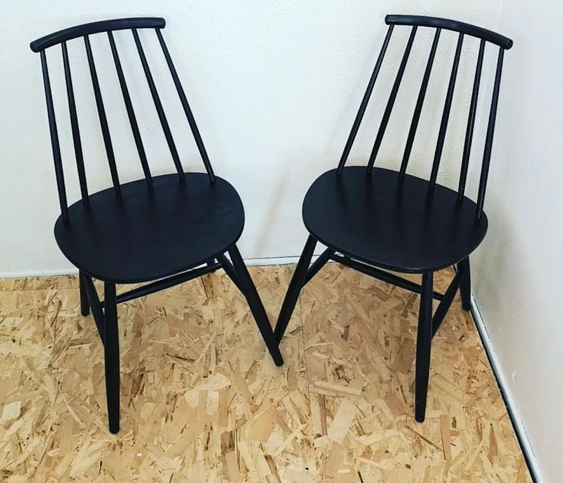 Set di 2 sedie scandinave Hagafors nello stile di Tapiovaara. Queste sedie incarnano l'essenza del design nordico con la loro elegante semplicità e la loro pratica funzionalità.

Realizzate in legno di alta qualità, le sedie Hagafors sono rinomate