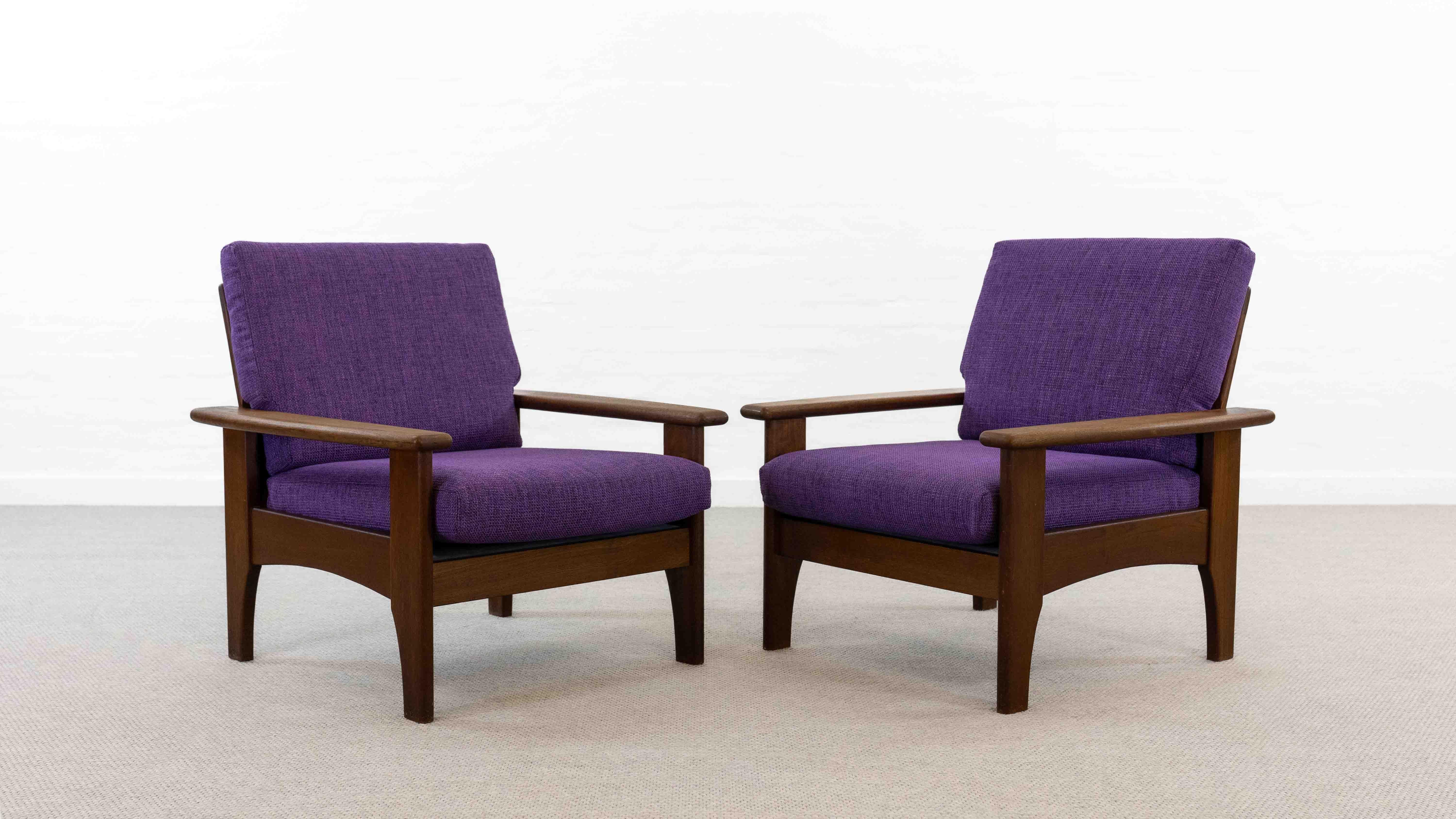 Set di 2 sedie scandinave Easy Chair in teak con rivestimento viola in vendita 3