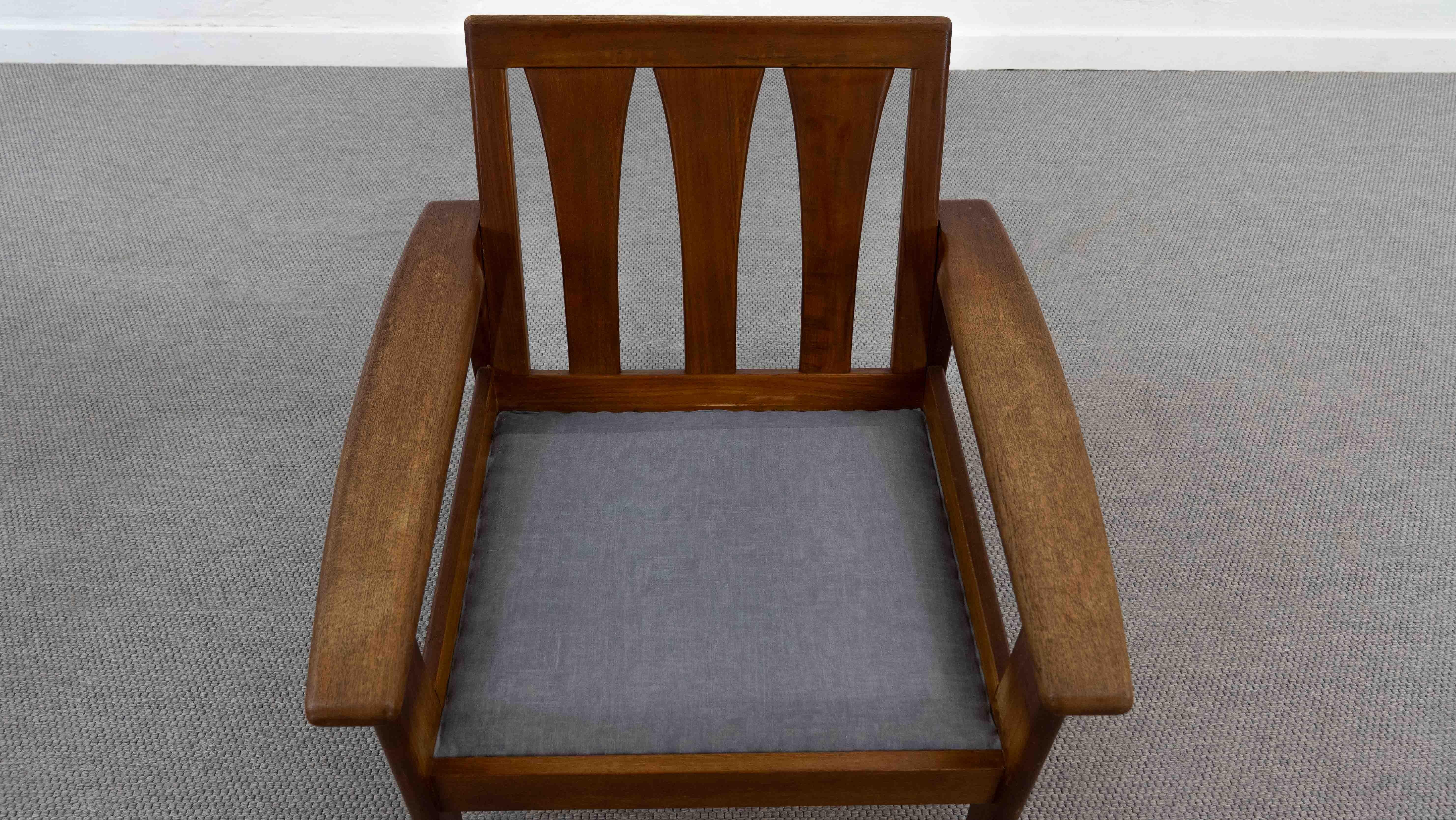 Set di 2 sedie scandinave Easy Chair in teak con rivestimento viola in vendita 5