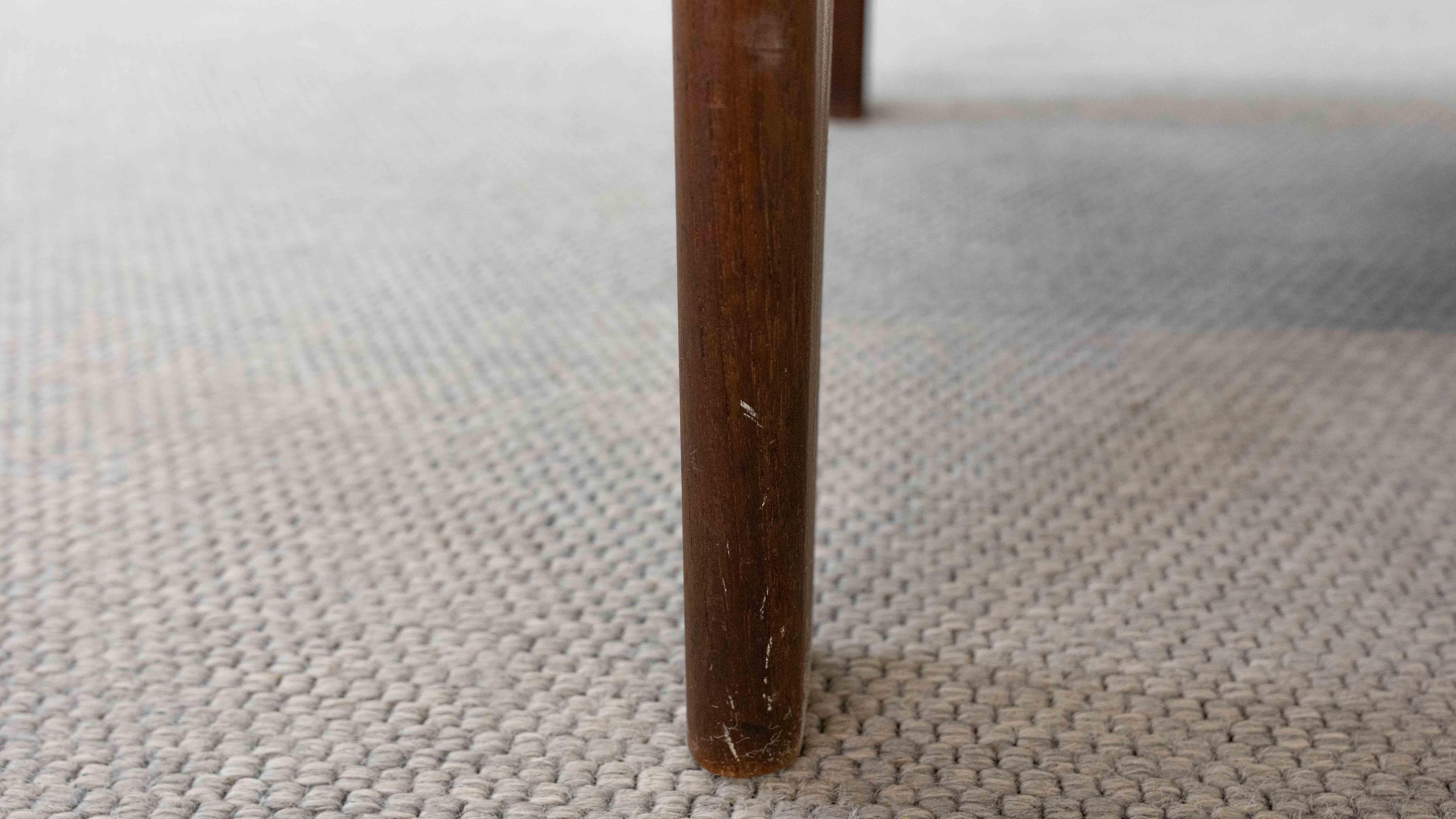 Set di 2 sedie scandinave Easy Chair in teak con rivestimento viola in vendita 8