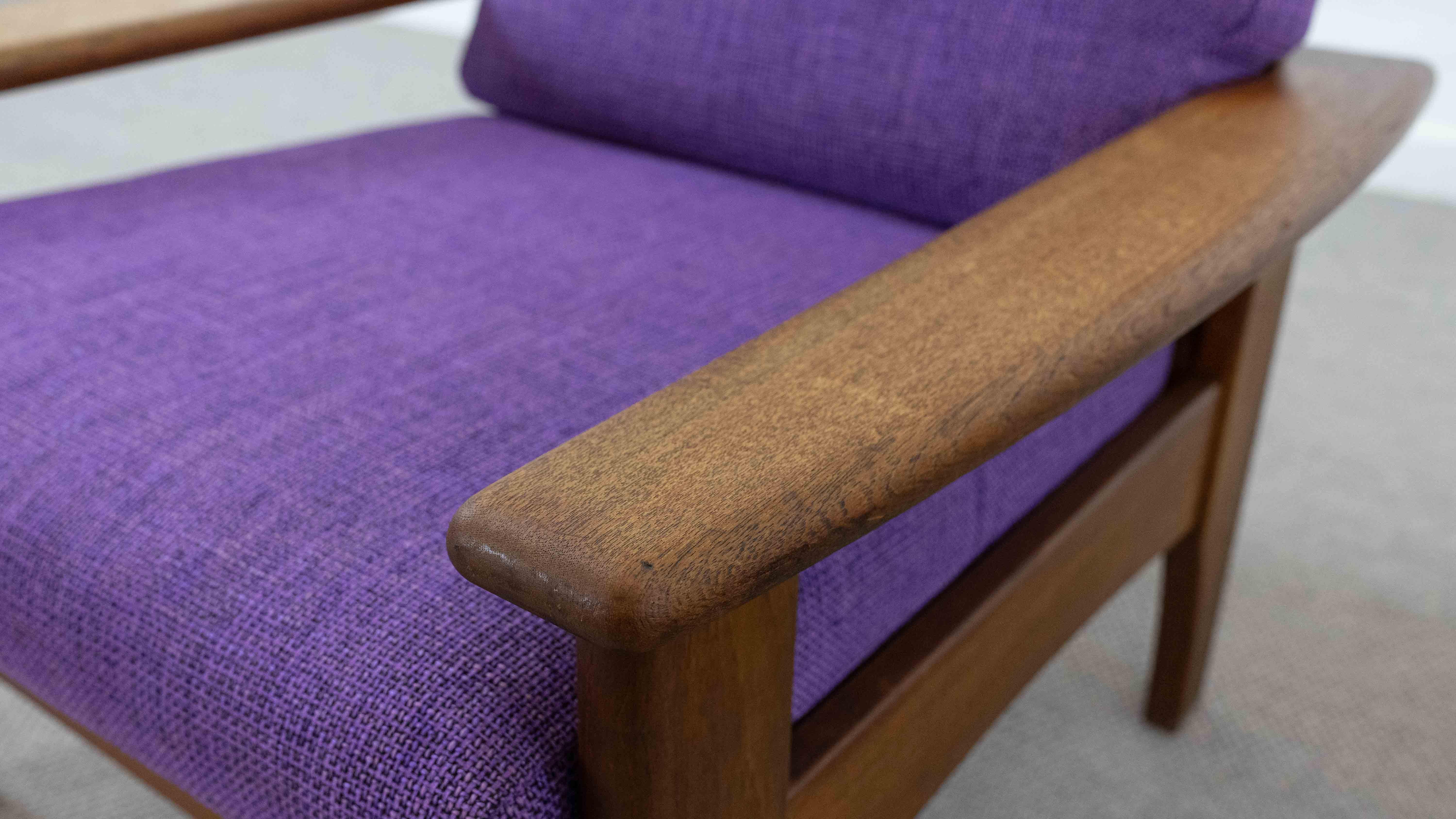 Set di 2 sedie scandinave Easy Chair in teak con rivestimento viola in vendita 11