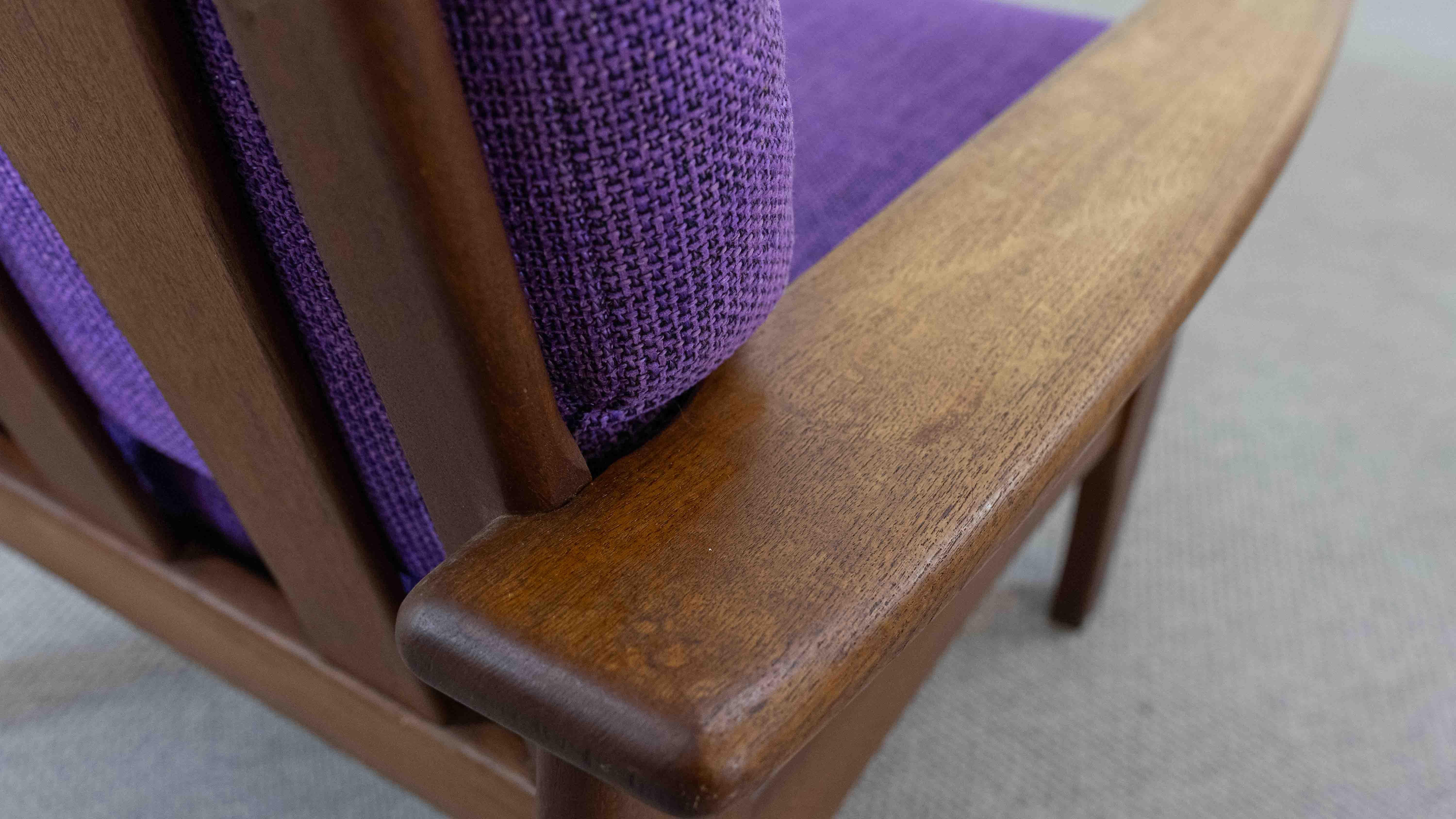 Set di 2 sedie scandinave Easy Chair in teak con rivestimento viola in vendita 12